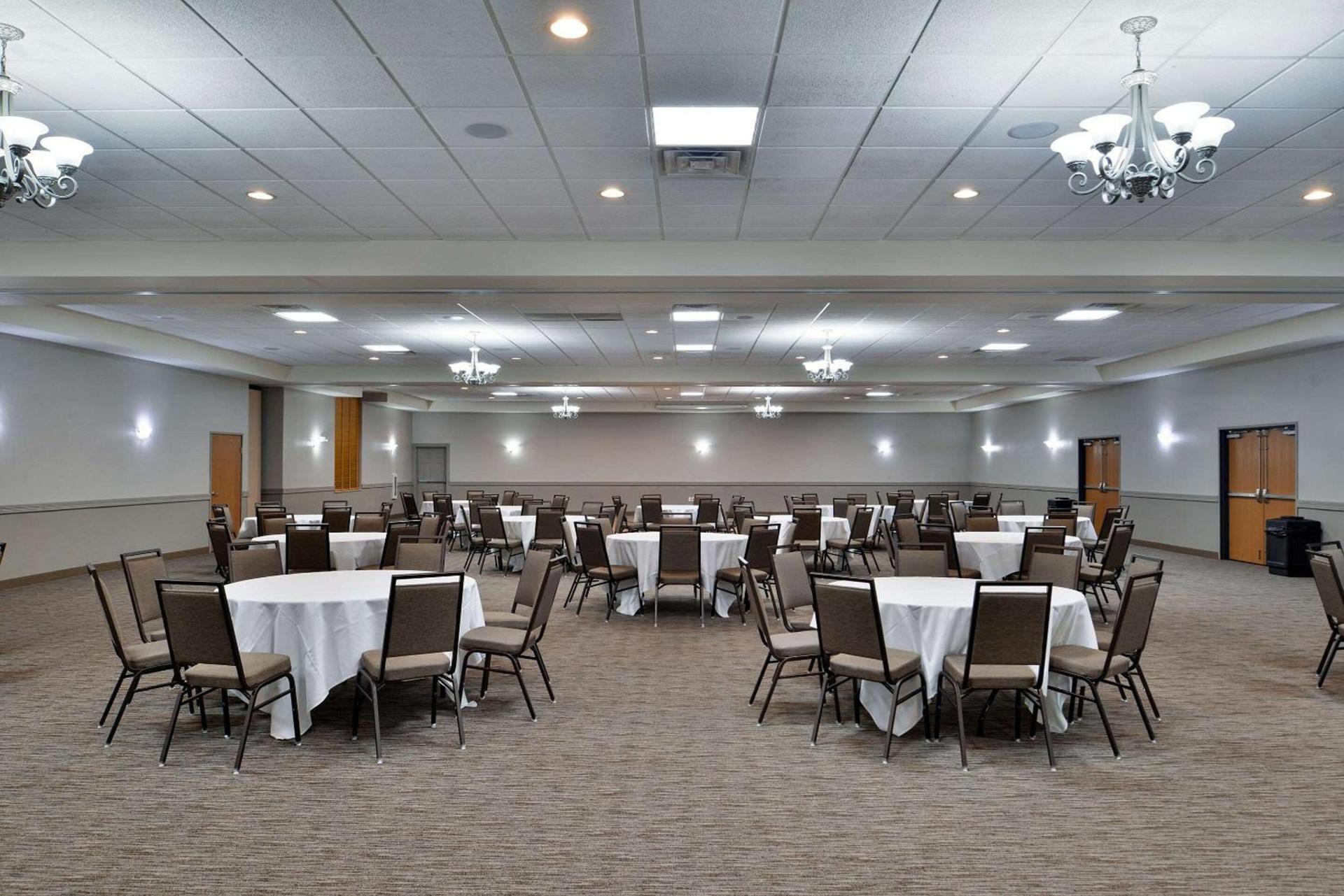 Comfort Inn & Suites Madison North photo 31