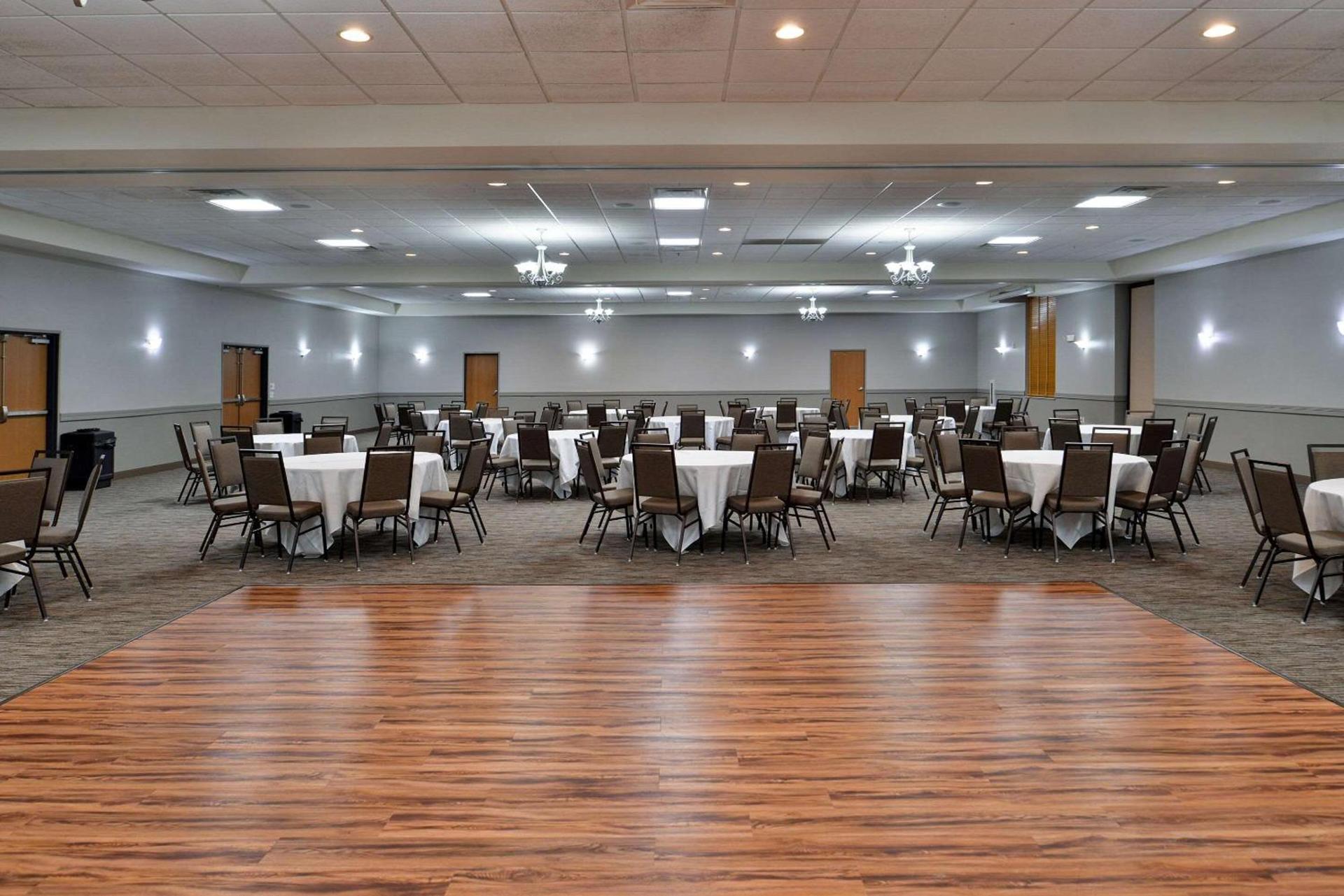 Comfort Inn & Suites Madison North photo 32