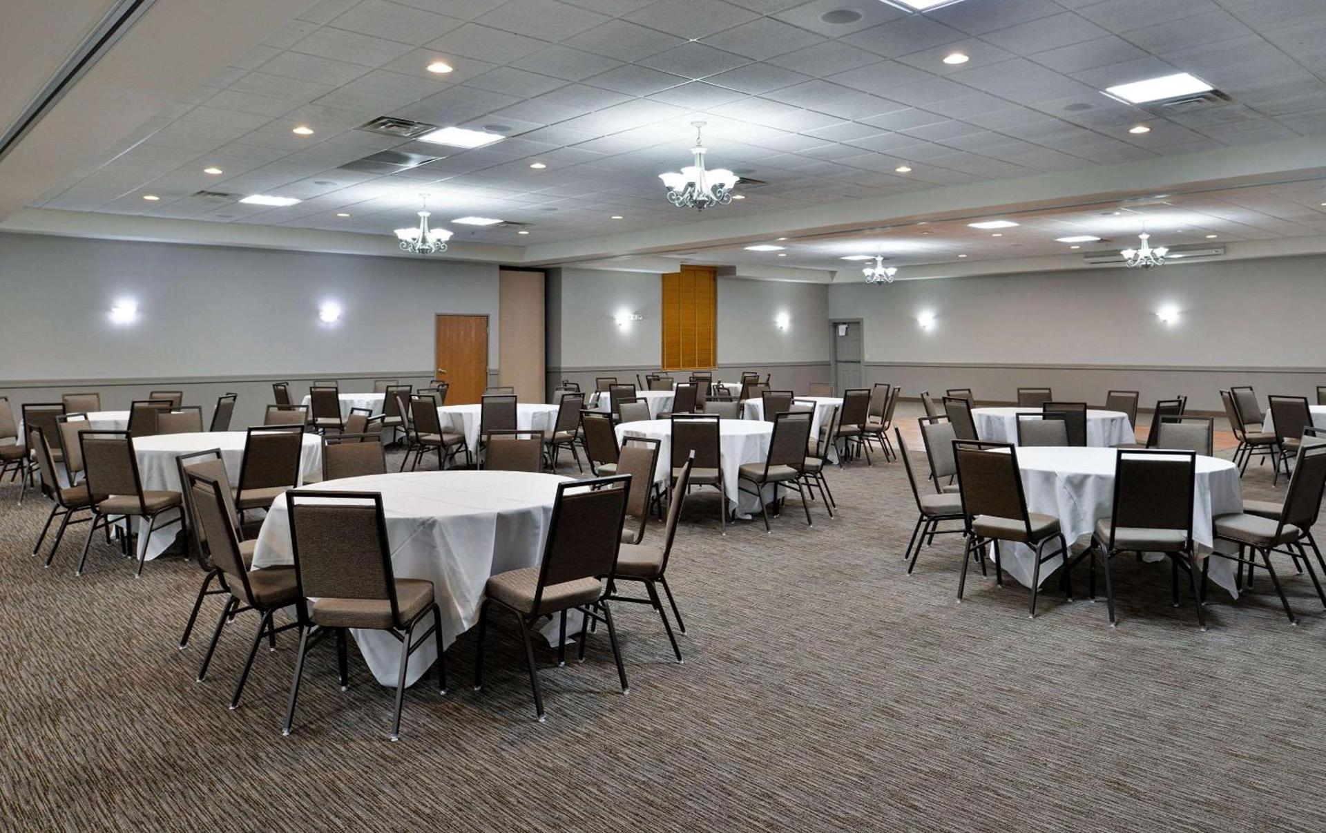 Comfort Inn & Suites Madison North photo 33
