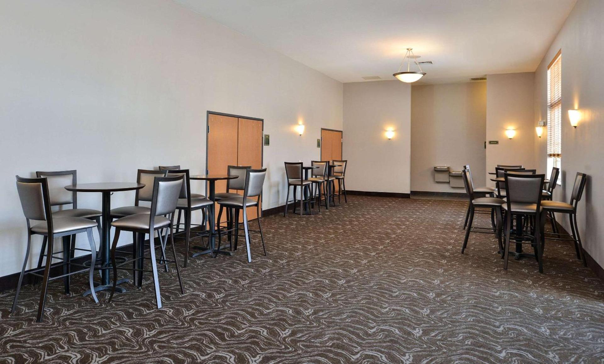 Comfort Inn & Suites Madison North photo 39