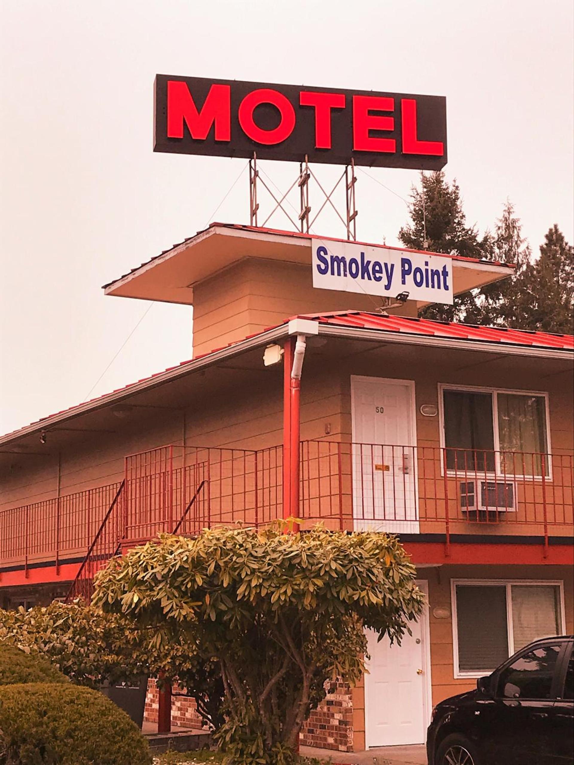 Smokey Point Motor Inn photo 2