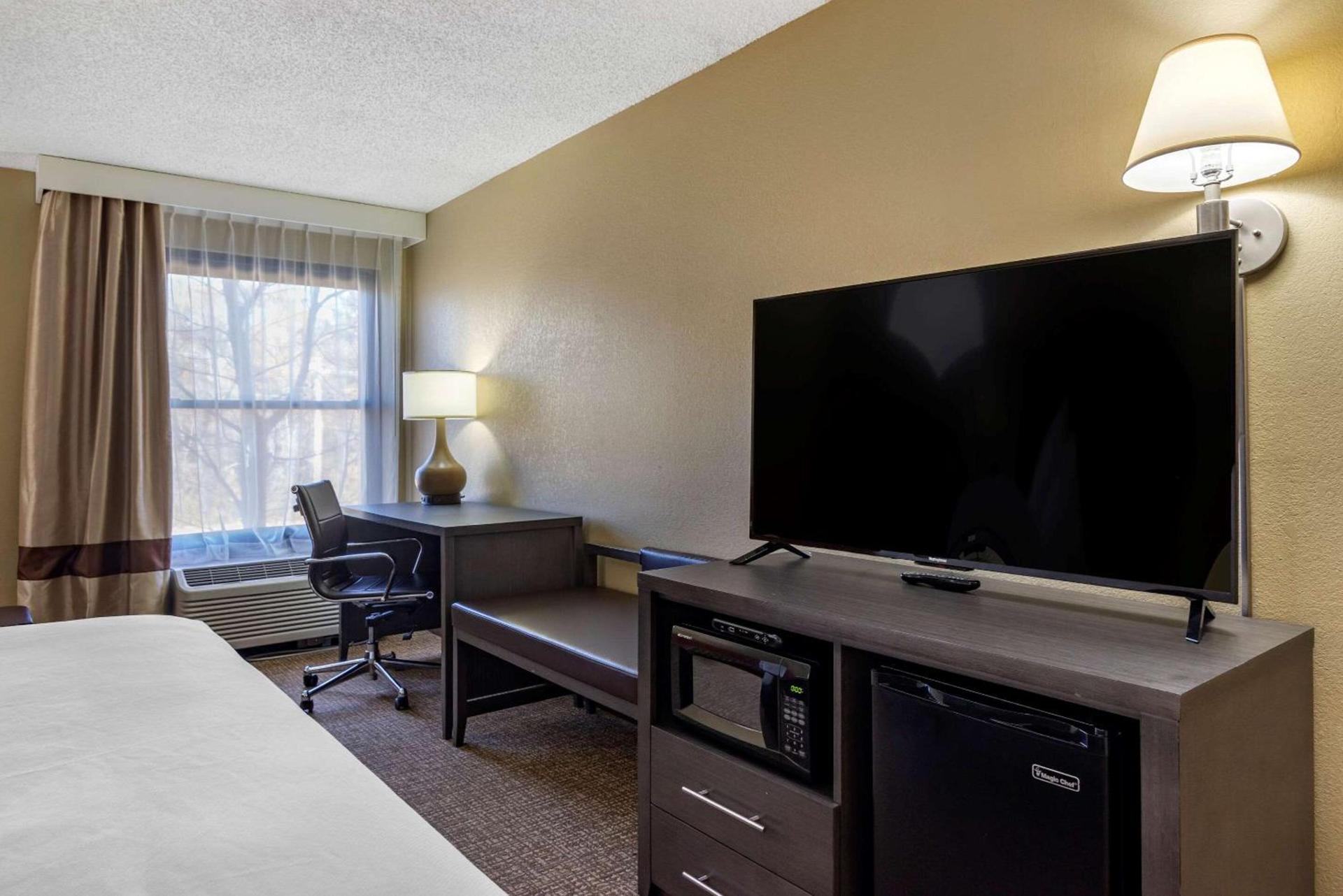Comfort Inn Opelika - Auburn photo 14
