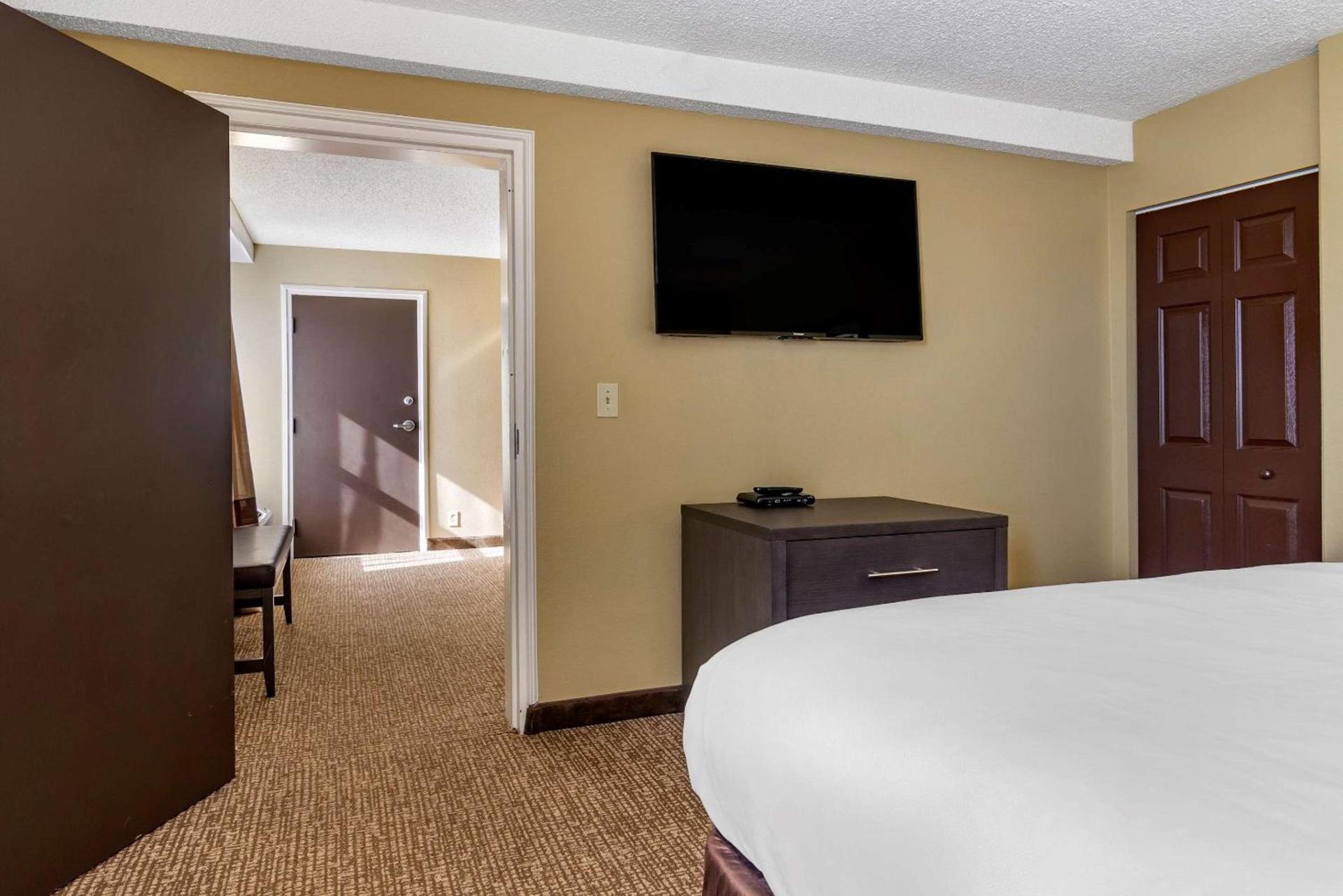 Comfort Inn Opelika - Auburn photo 23