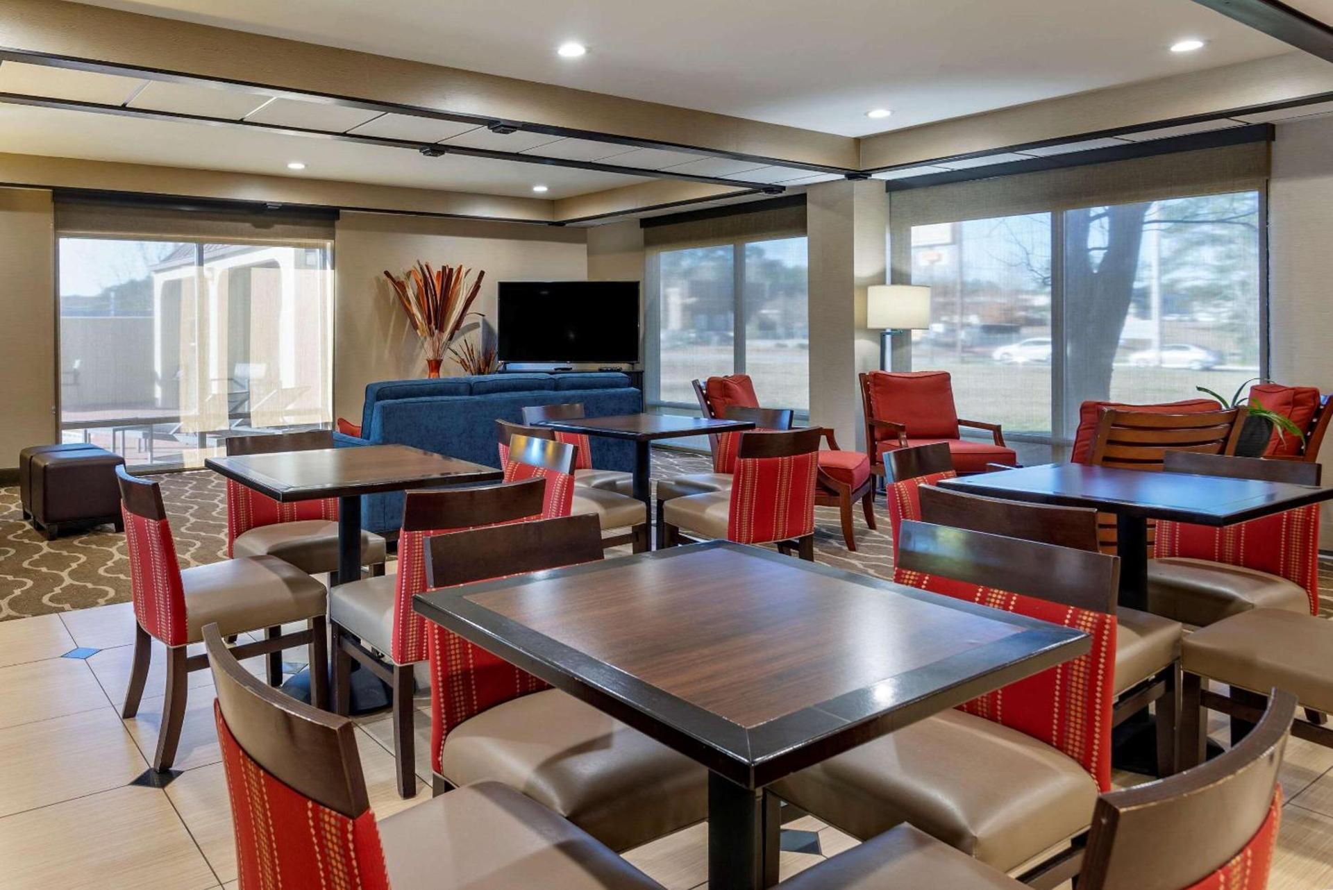 Comfort Inn Opelika - Auburn photo 29