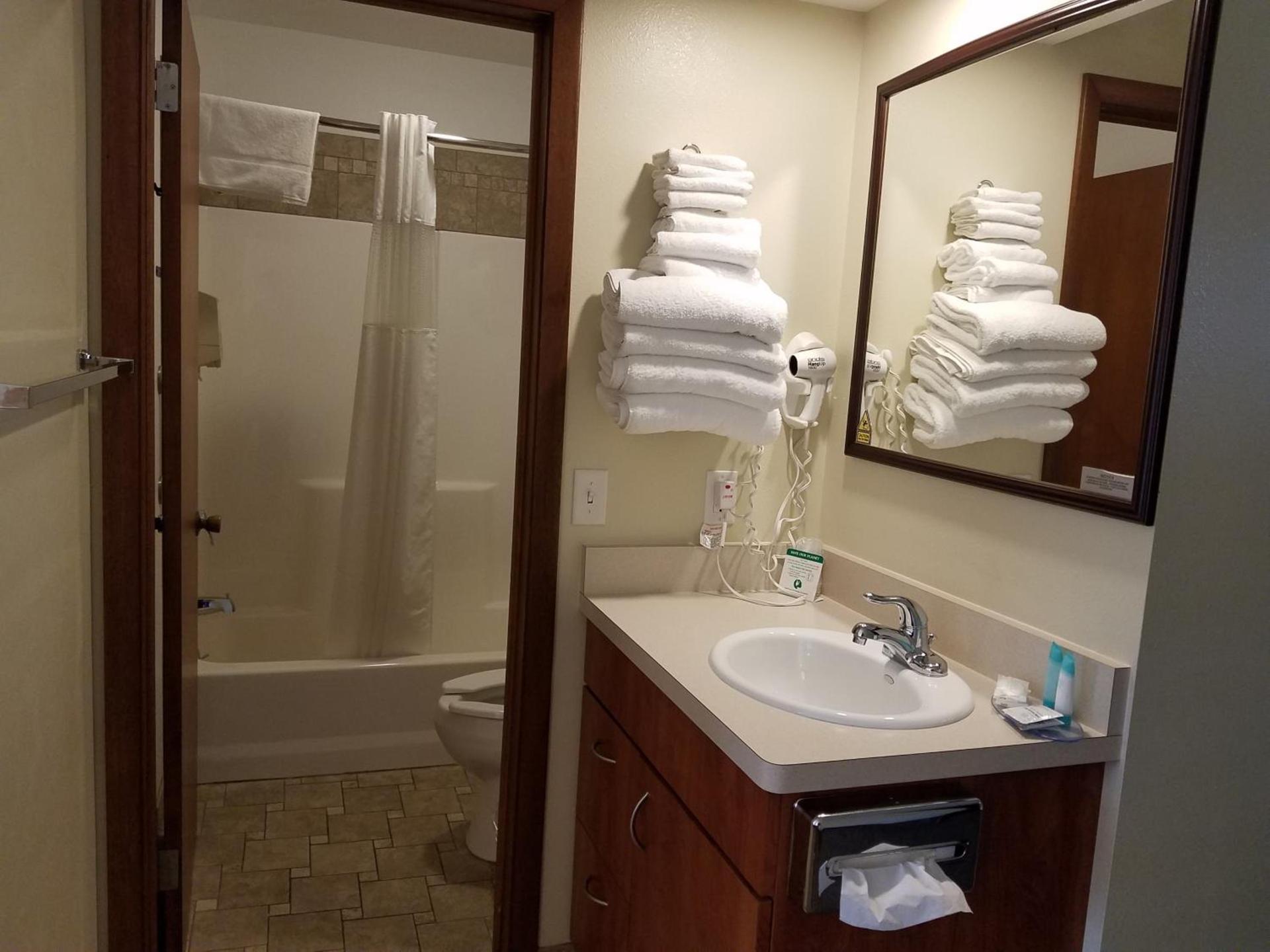 Black Hawk Motel & Suites photo 43