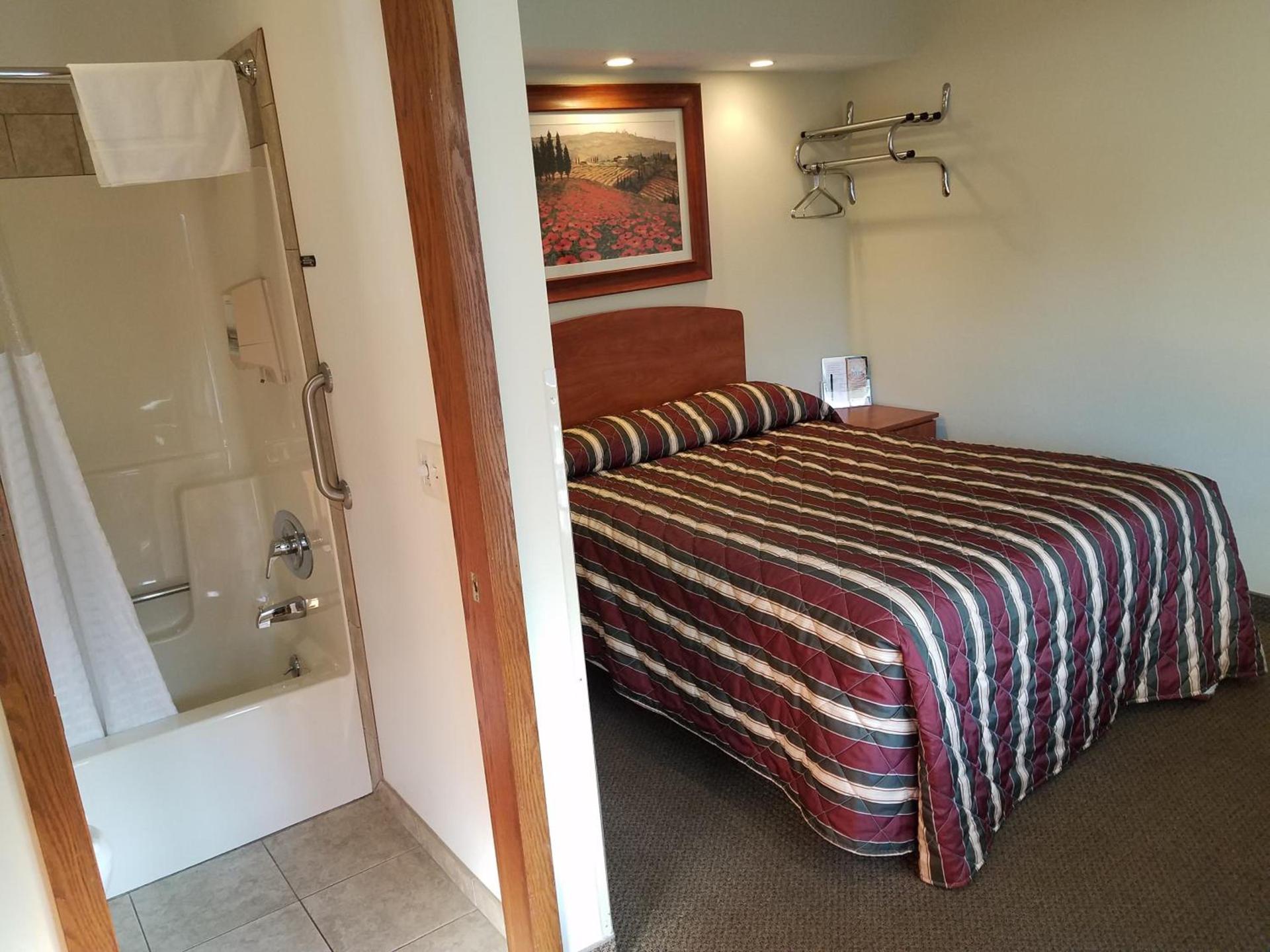 Black Hawk Motel & Suites photo 49