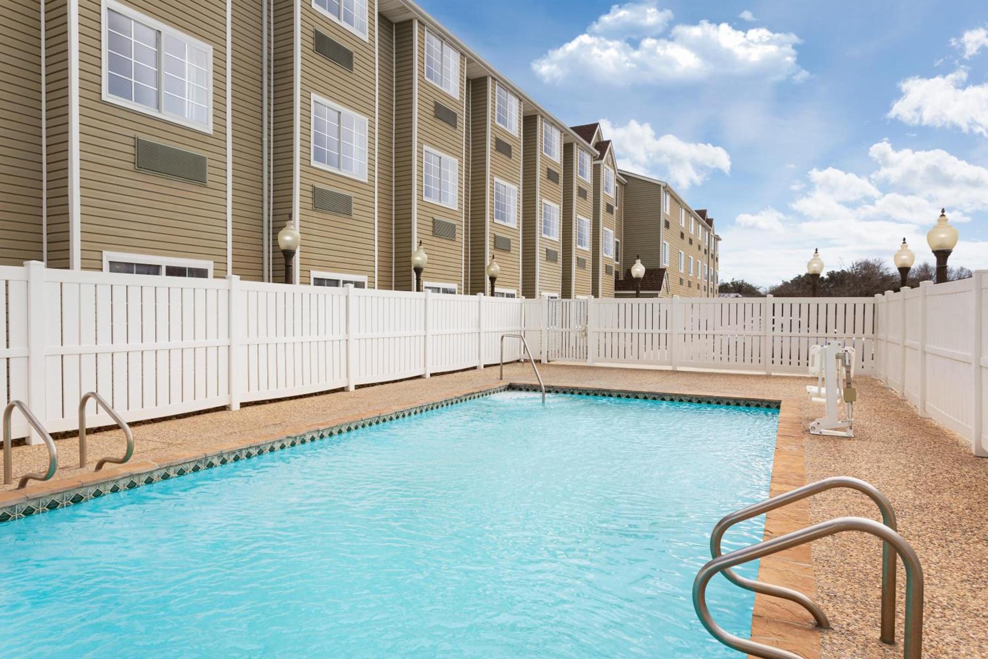 Super 8 by Wyndham San Antonio Airport North photo 9