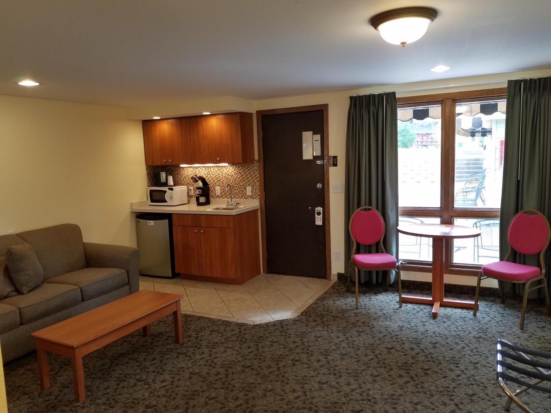 Black Hawk Motel & Suites photo 56