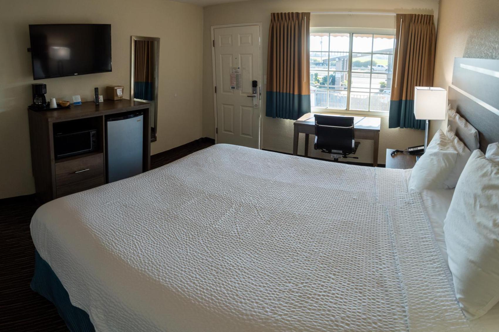 Rodeway Inn Near University-Gateway to Yosemite photo 7
