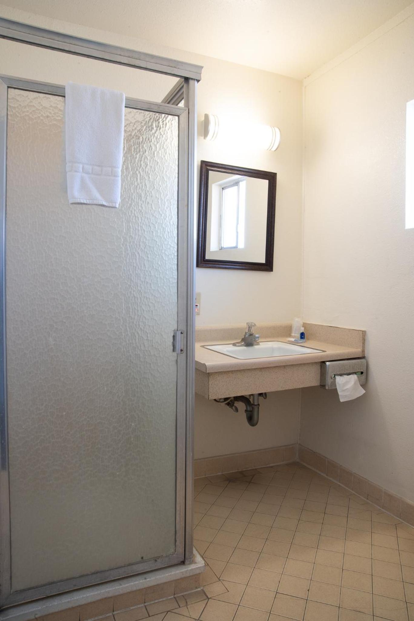 Rodeway Inn Near University-Gateway to Yosemite photo 16