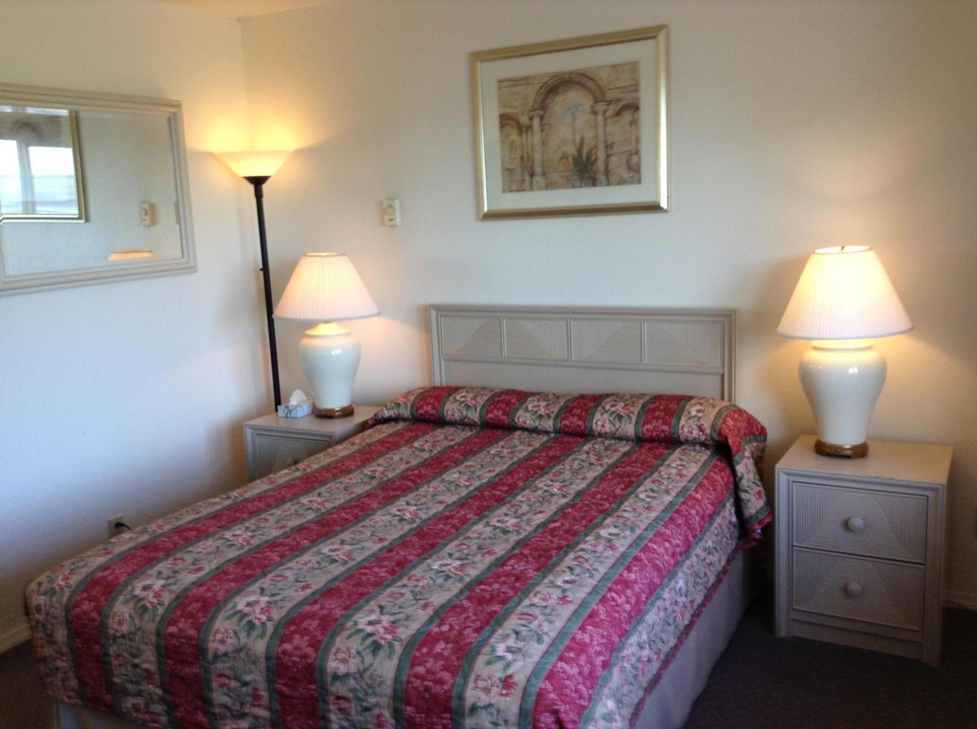 Front Street Inn photo 5