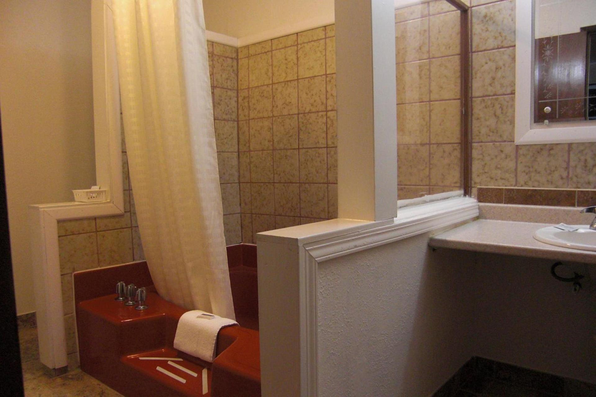 Front Street Inn photo 8