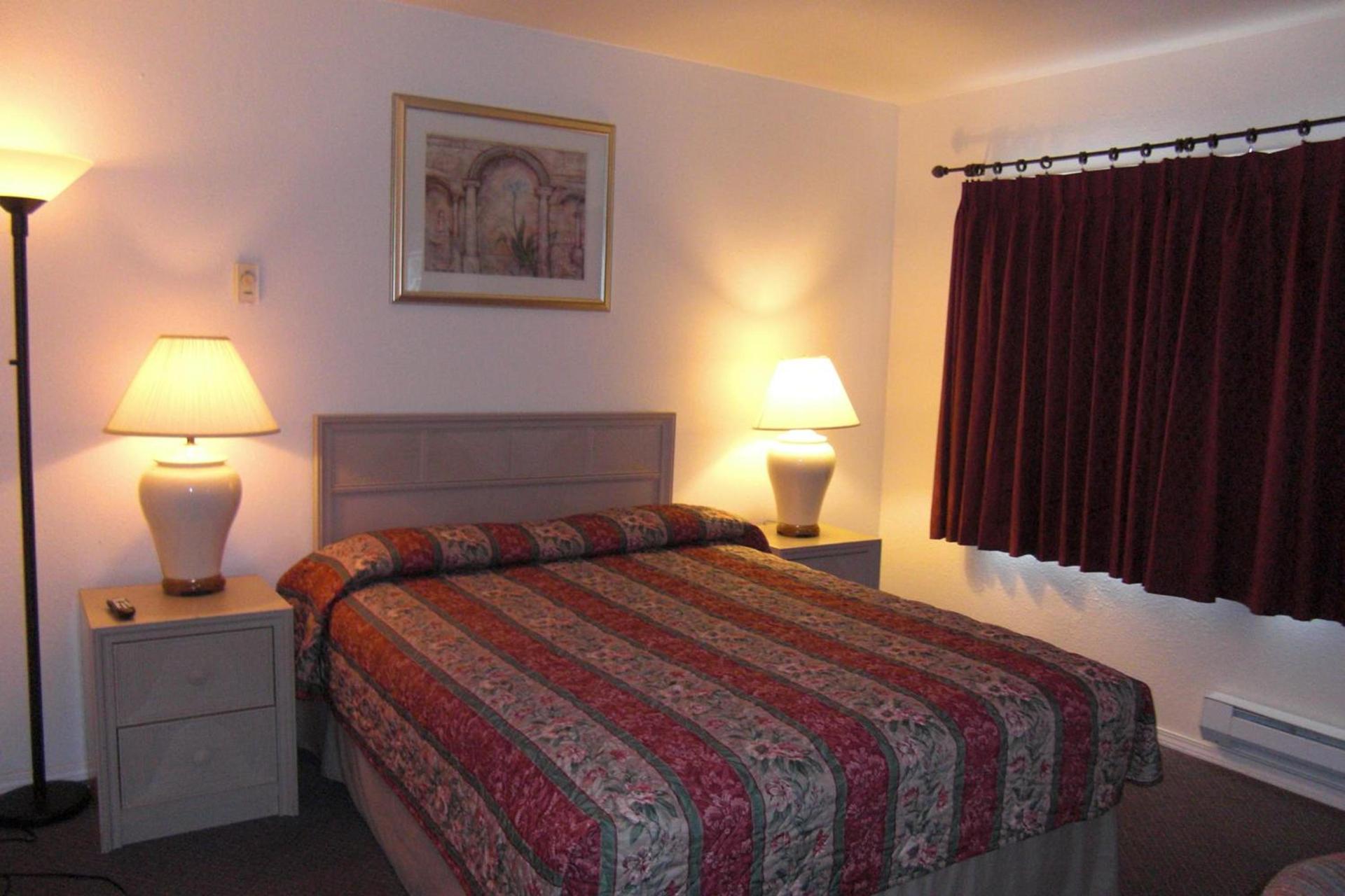 Front Street Inn photo 6