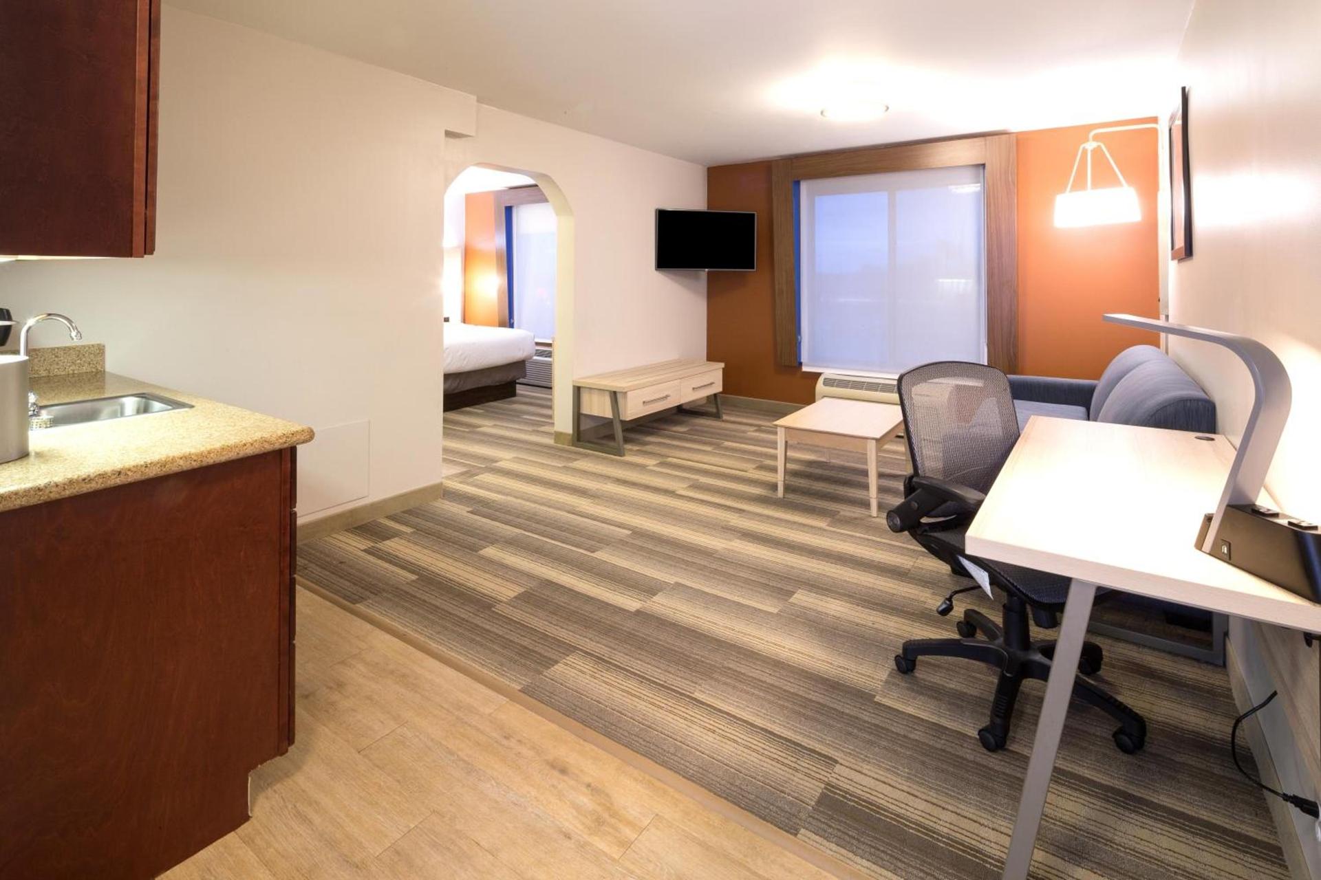 Holiday Inn Express Hotel & Suites Detroit-Utica by IHG photo 32