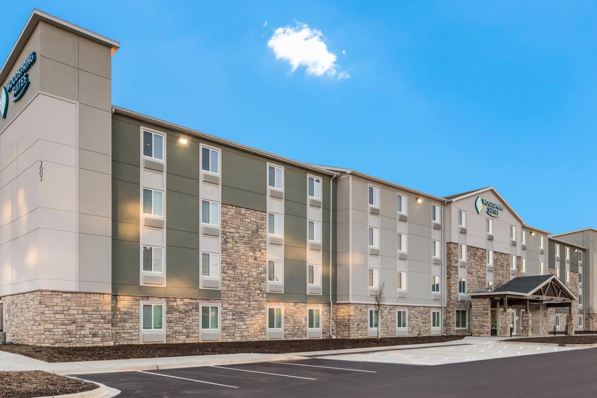 WoodSpring Suites Charlotte - University Research Park photo 2