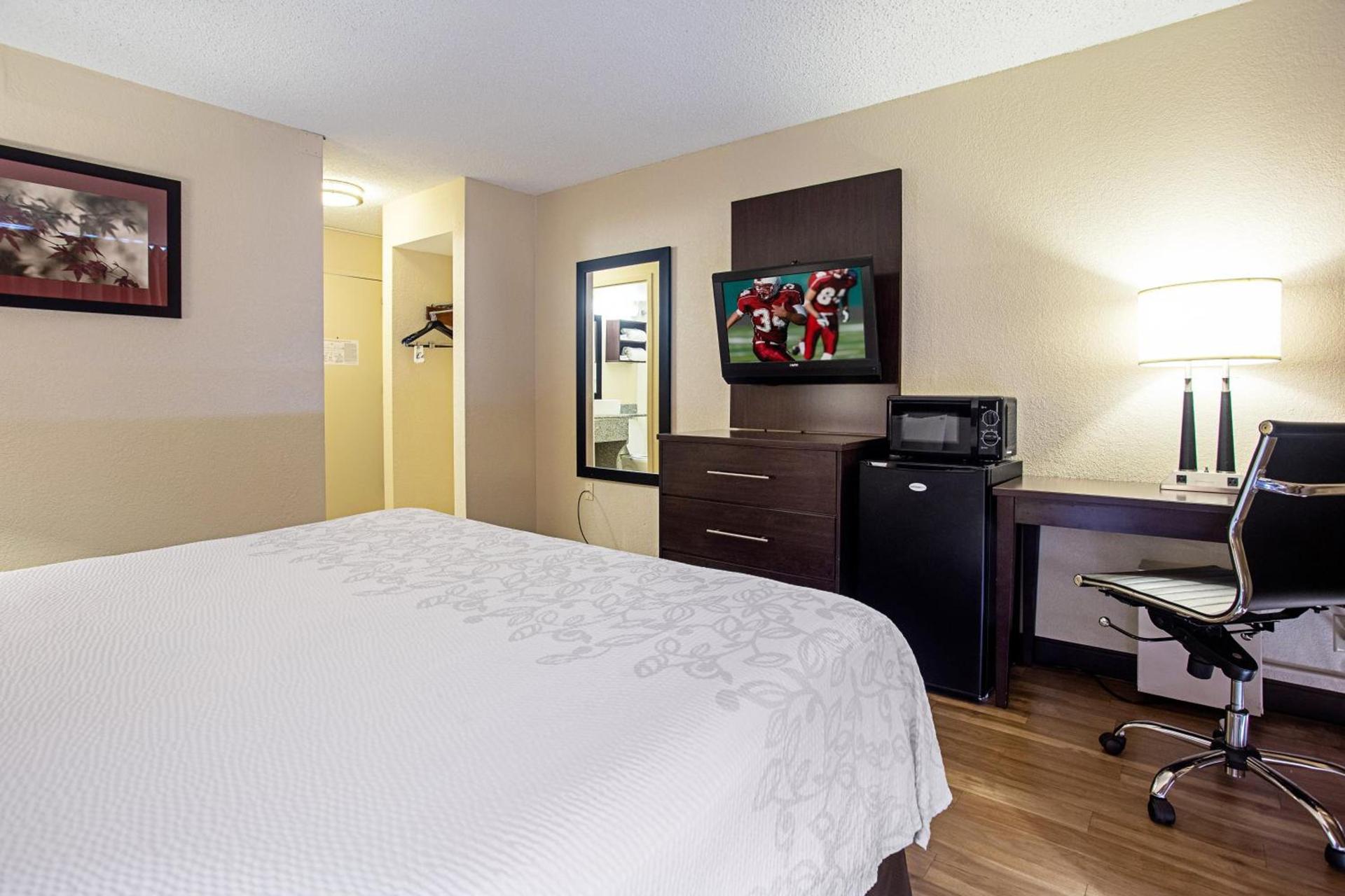Red Roof Inn PLUS+ Wichita East photo 20