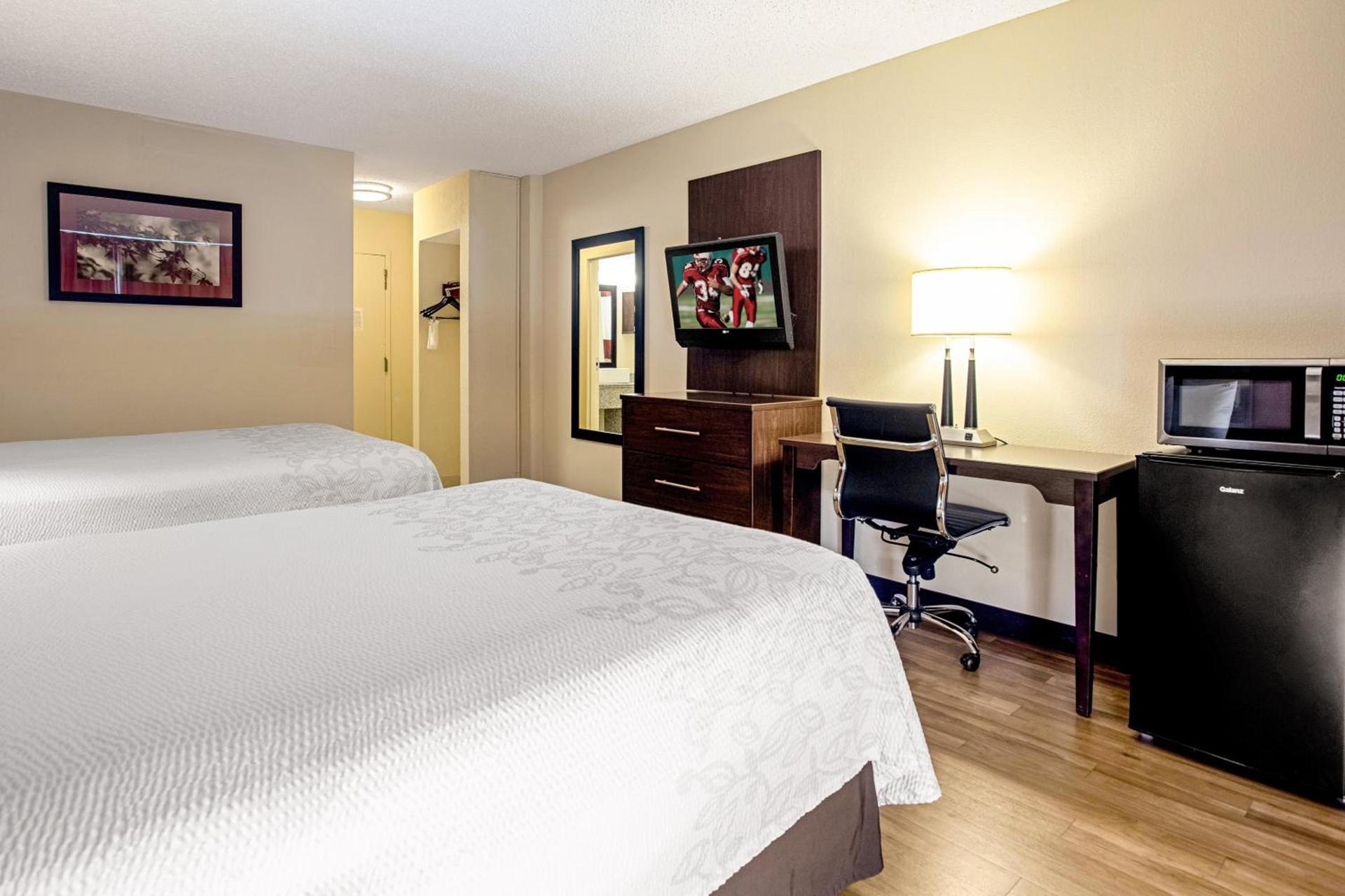 Red Roof Inn PLUS+ Wichita East photo 16