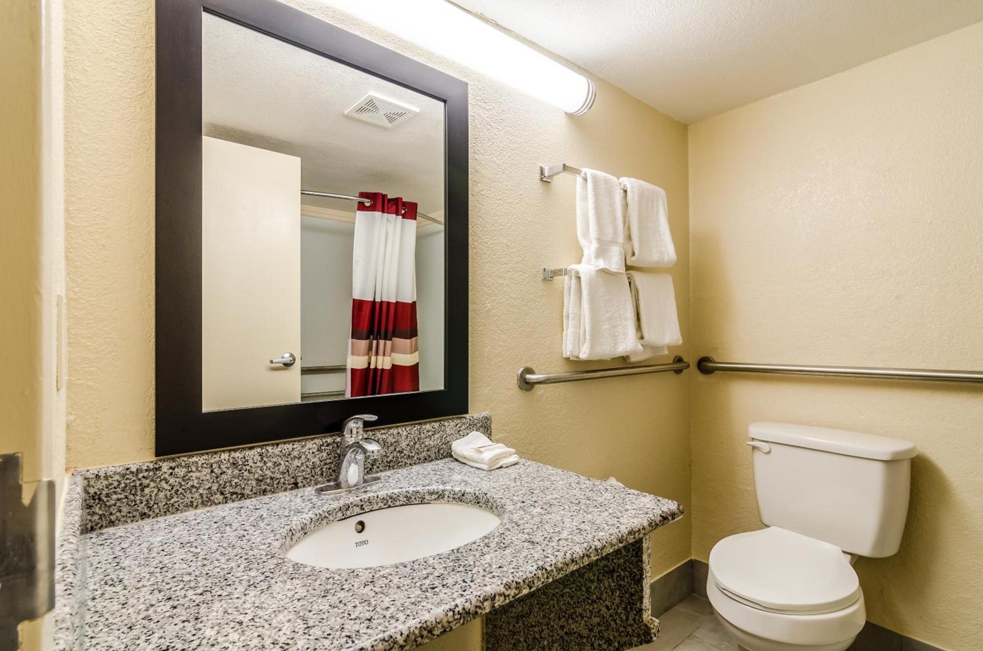 Red Roof Inn PLUS+ Wichita East photo 37