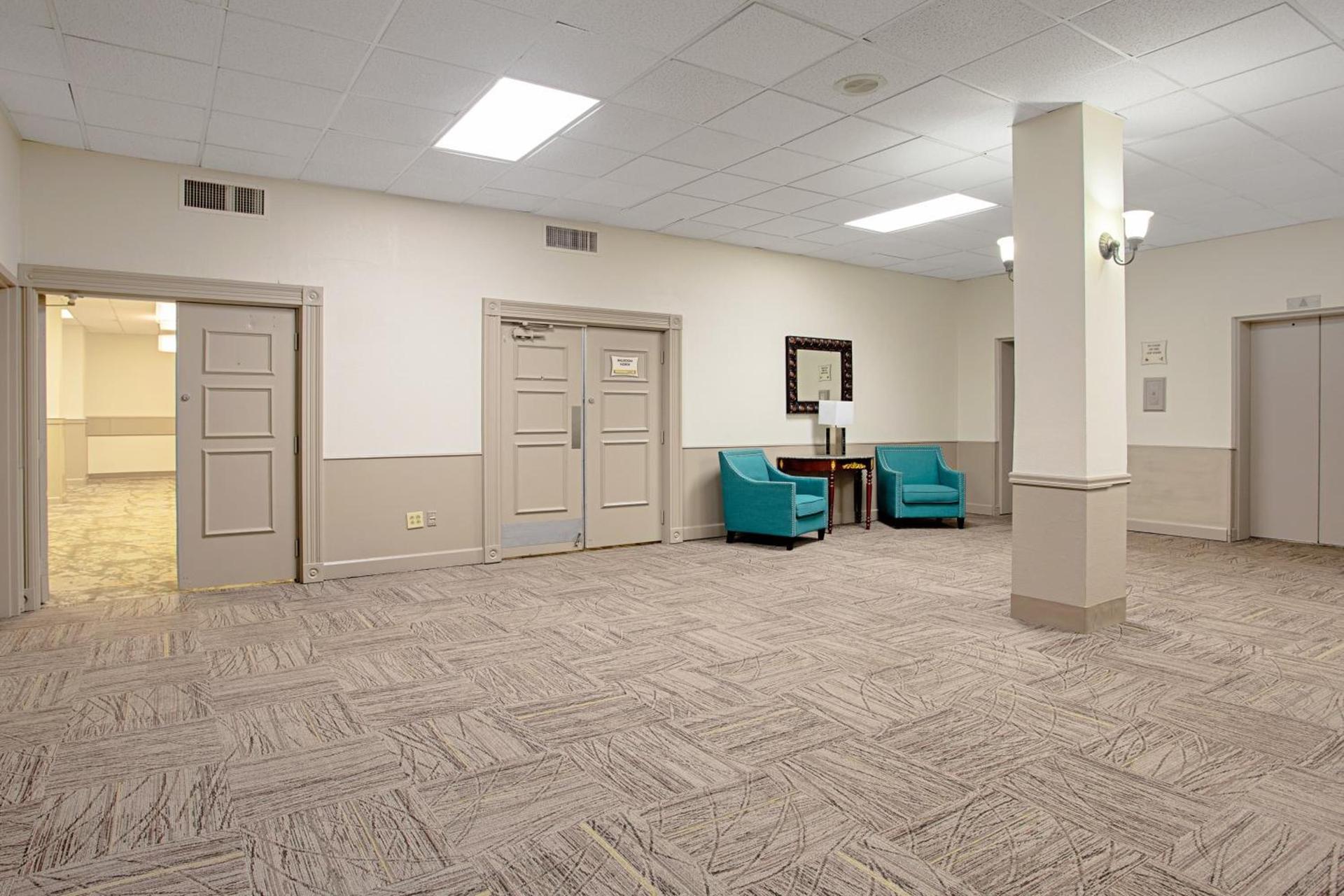 Red Roof Inn PLUS+ Wichita East photo 51