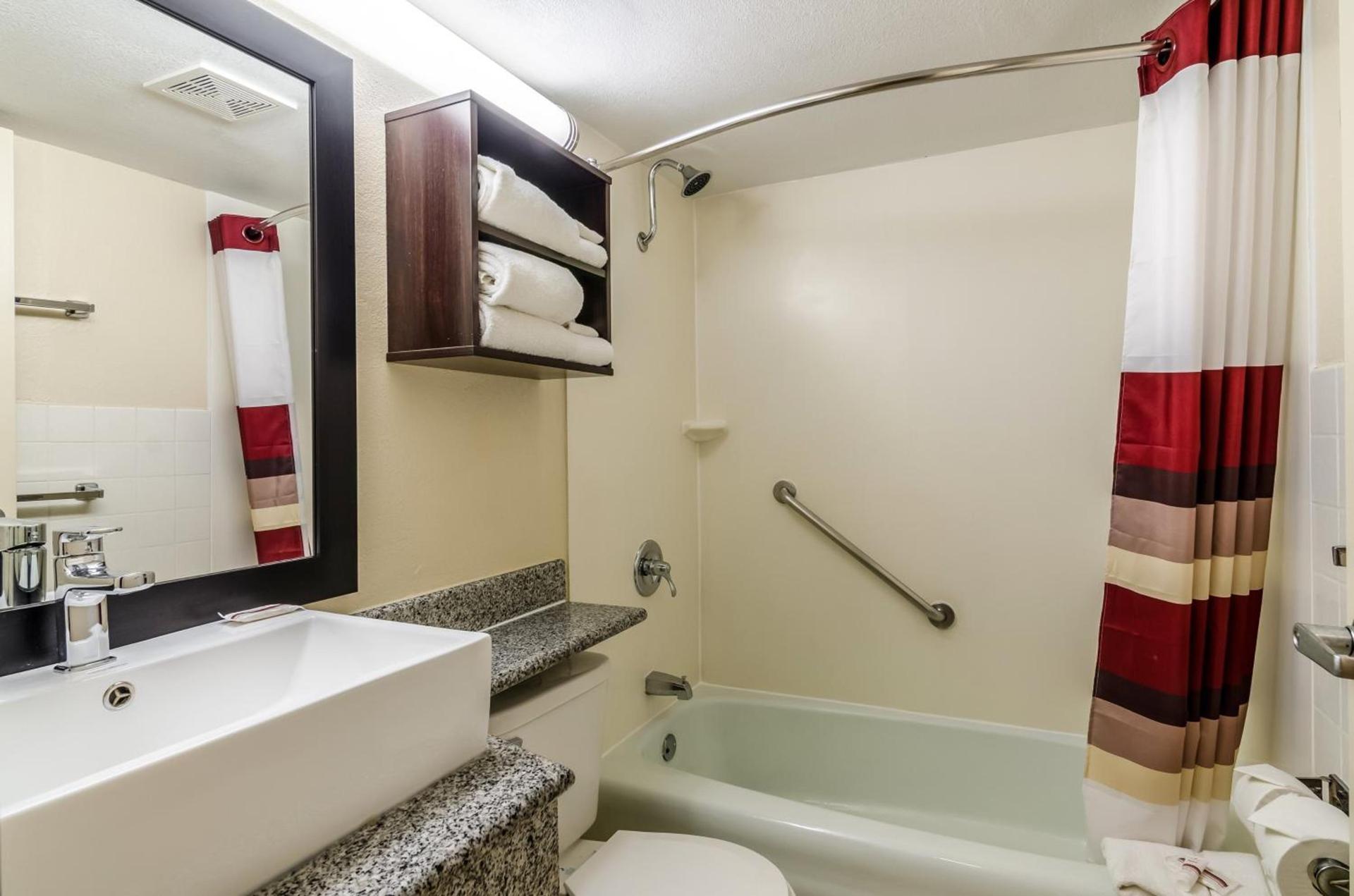 Red Roof Inn PLUS+ Wichita East photo 32