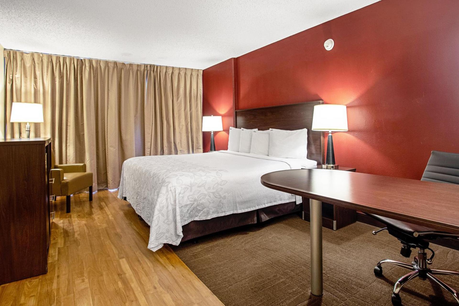Red Roof Inn PLUS+ Wichita East photo 11
