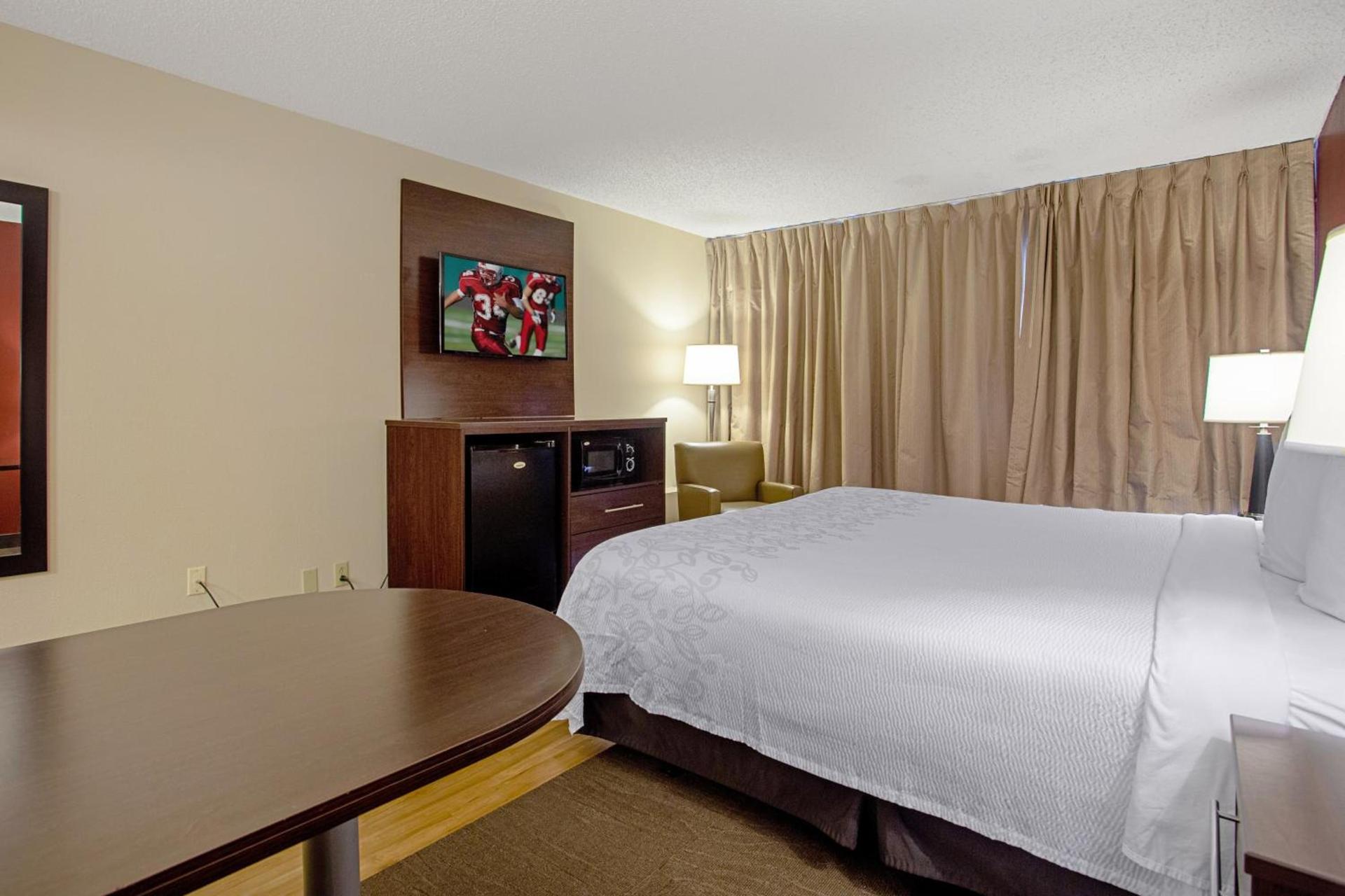 Red Roof Inn PLUS+ Wichita East photo 12