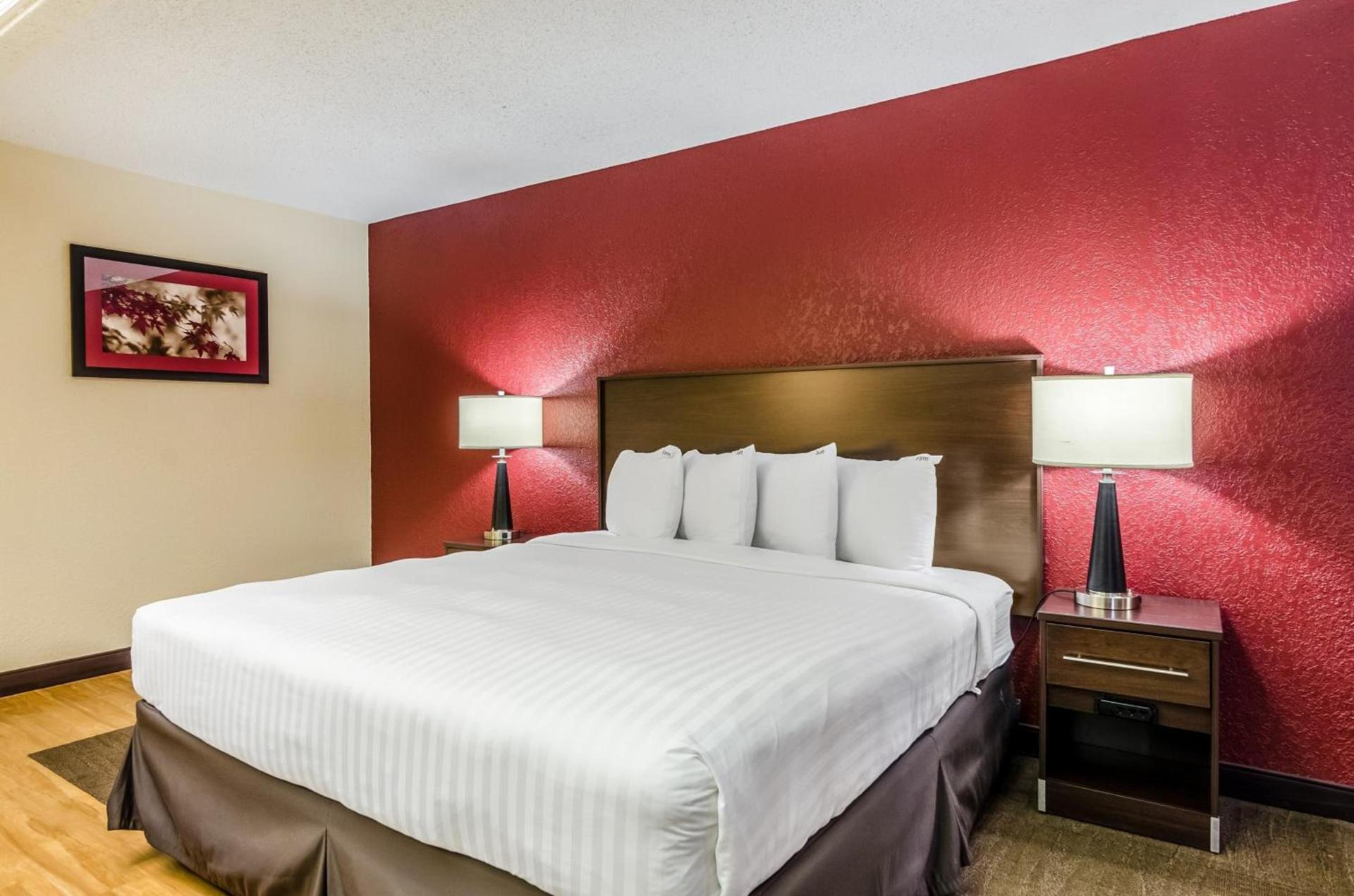 Red Roof Inn PLUS+ Wichita East photo 25
