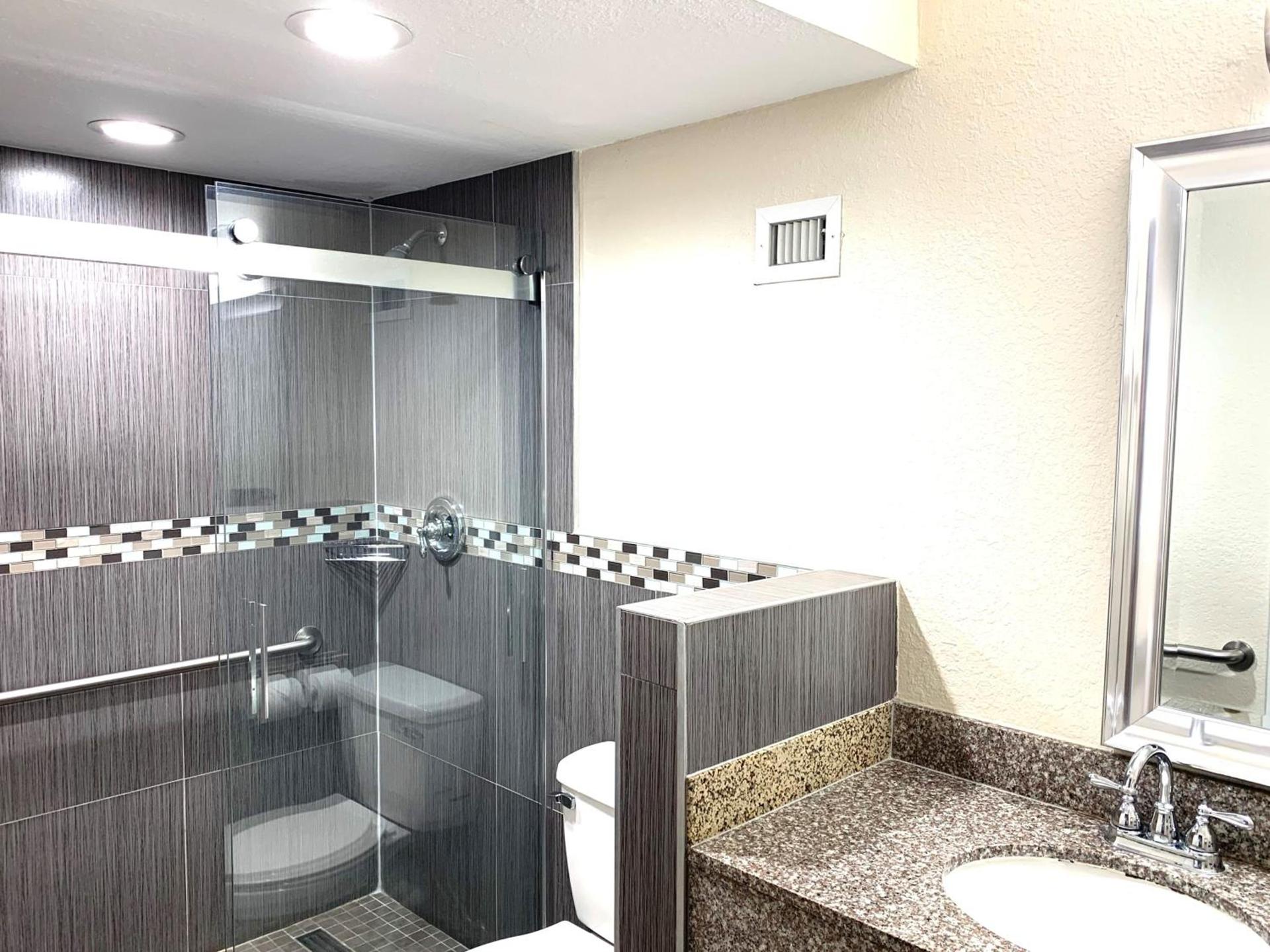 Rodeway Inn & Suites Fort Lauderdale Airport & Cruise Port photo 89