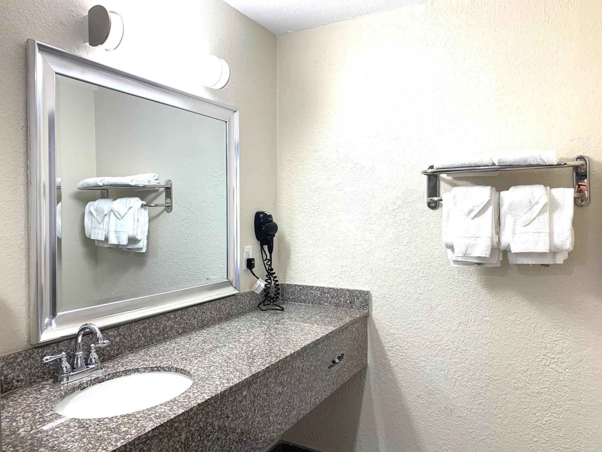 Rodeway Inn & Suites Fort Lauderdale Airport & Cruise Port photo 88