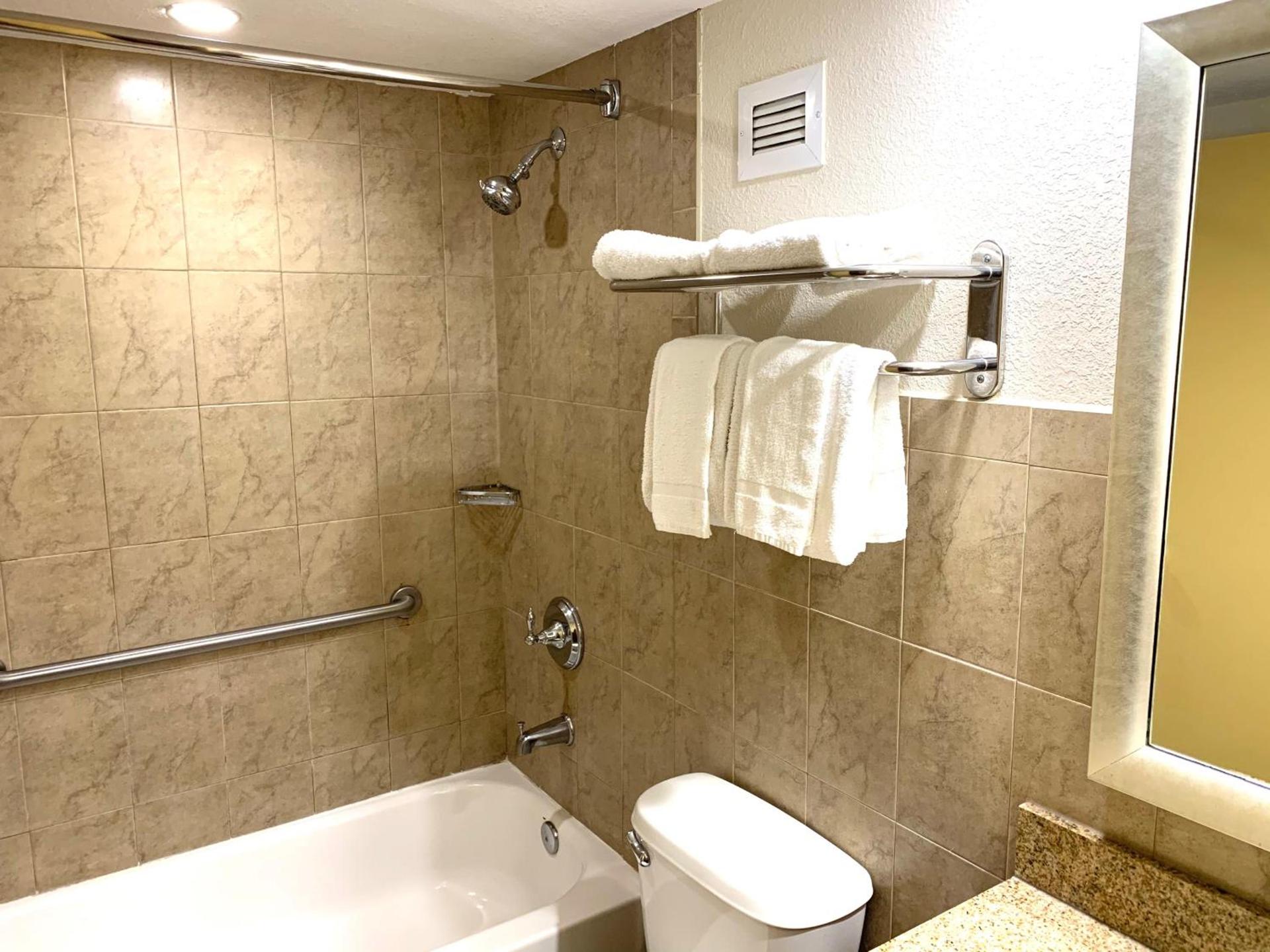 Rodeway Inn & Suites Fort Lauderdale Airport & Cruise Port photo 90
