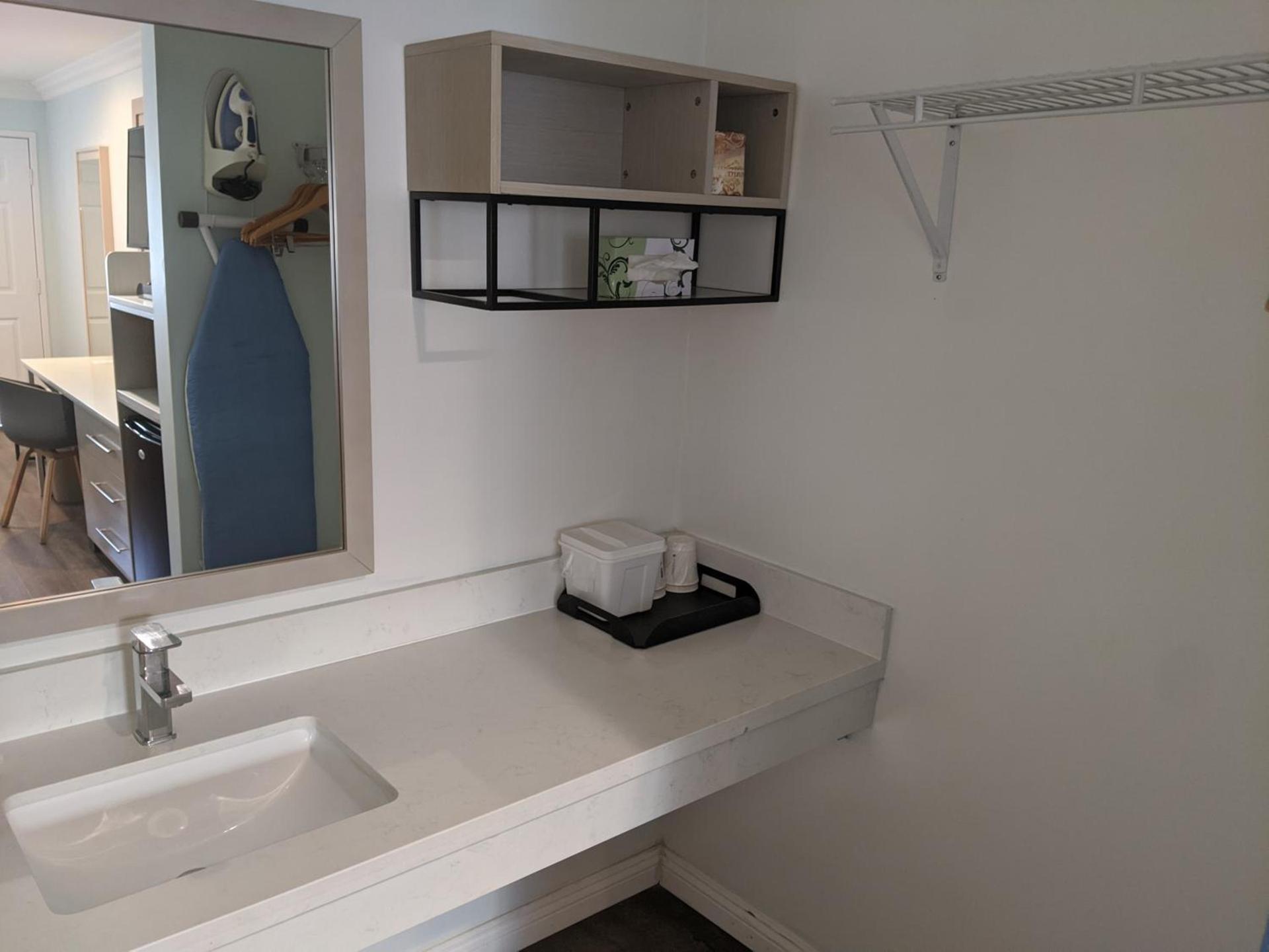 Ramada by Wyndham Redondo Beach photo 10