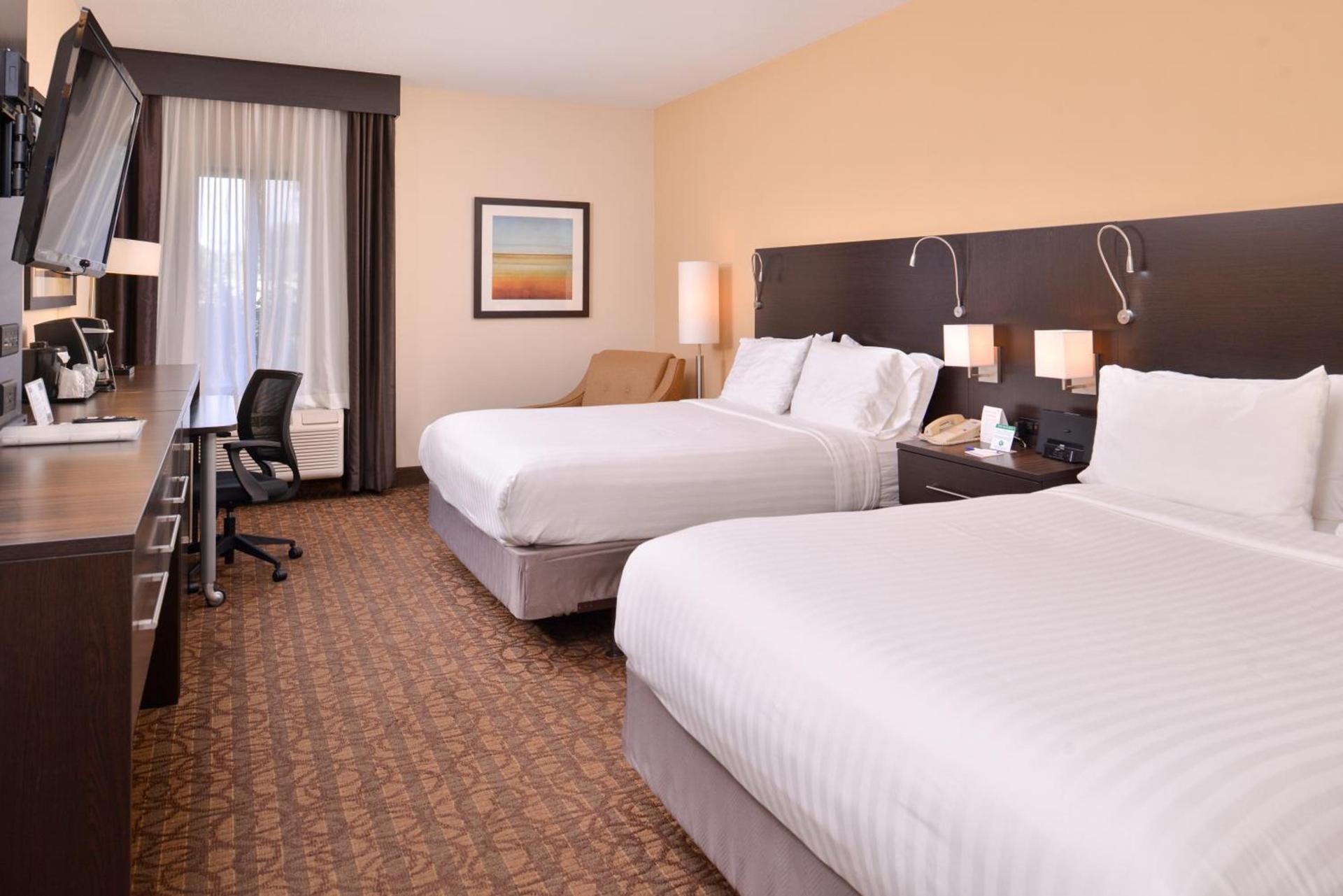 Holiday Inn Express & Suites Topeka West I-70 Wanamaker by IHG photo 58