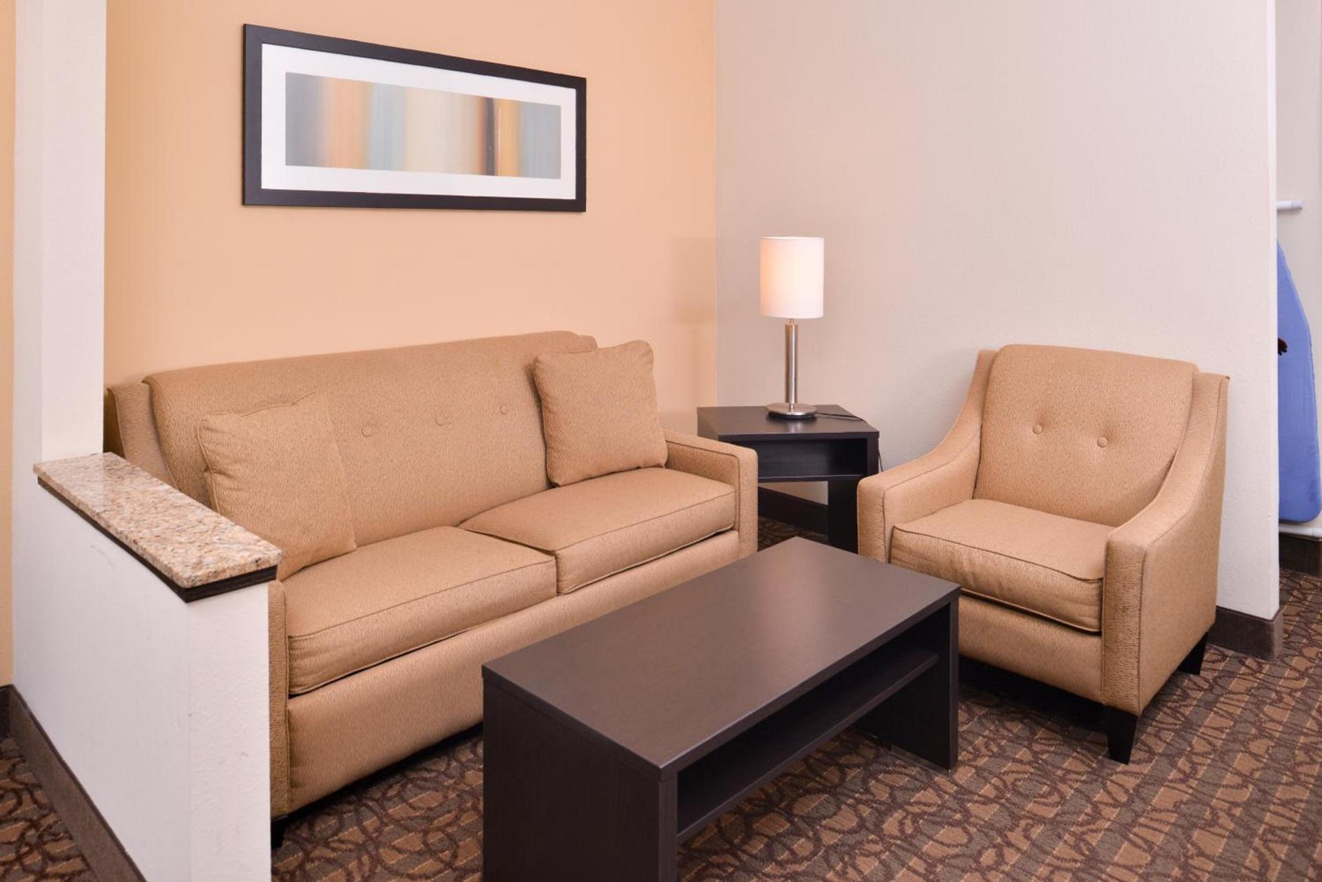 Holiday Inn Express & Suites Topeka West I-70 Wanamaker by IHG photo 56