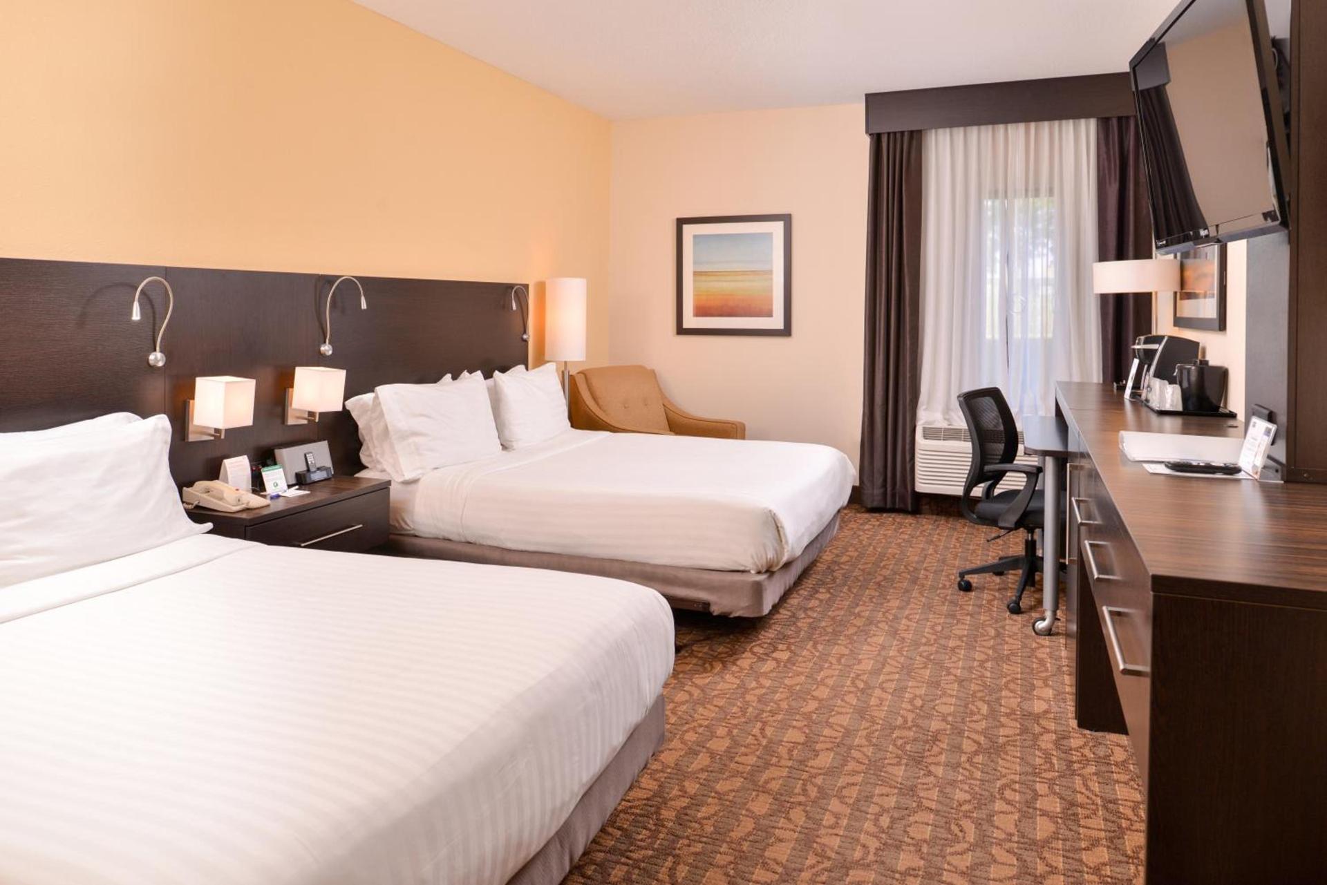Holiday Inn Express & Suites Topeka West I-70 Wanamaker by IHG photo 61