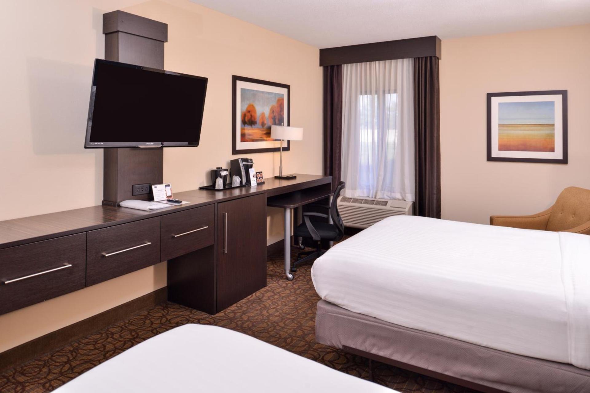 Holiday Inn Express & Suites Topeka West I-70 Wanamaker by IHG photo 50