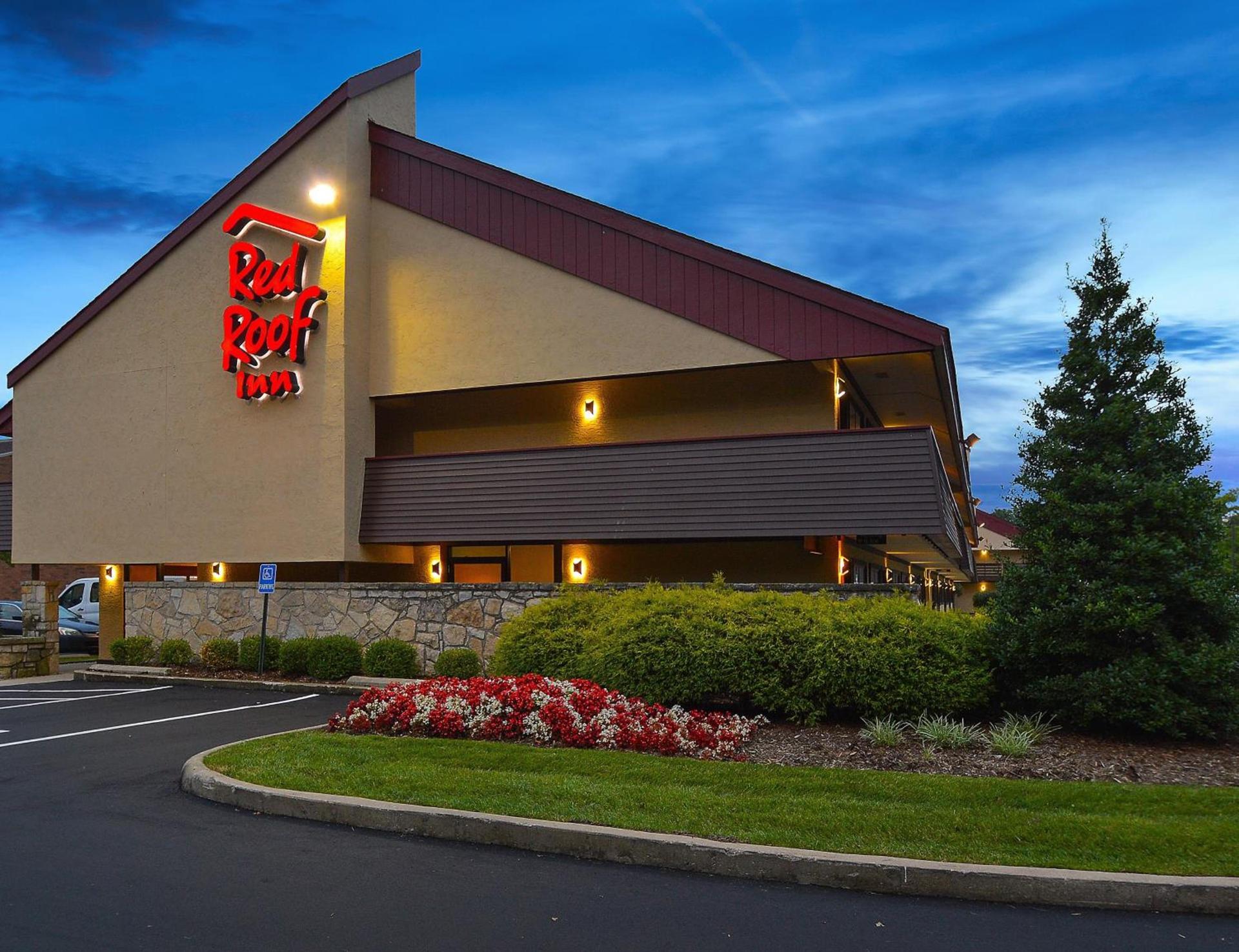 Red Roof Inn Cleveland - Mentor/ Willoughby photo 2