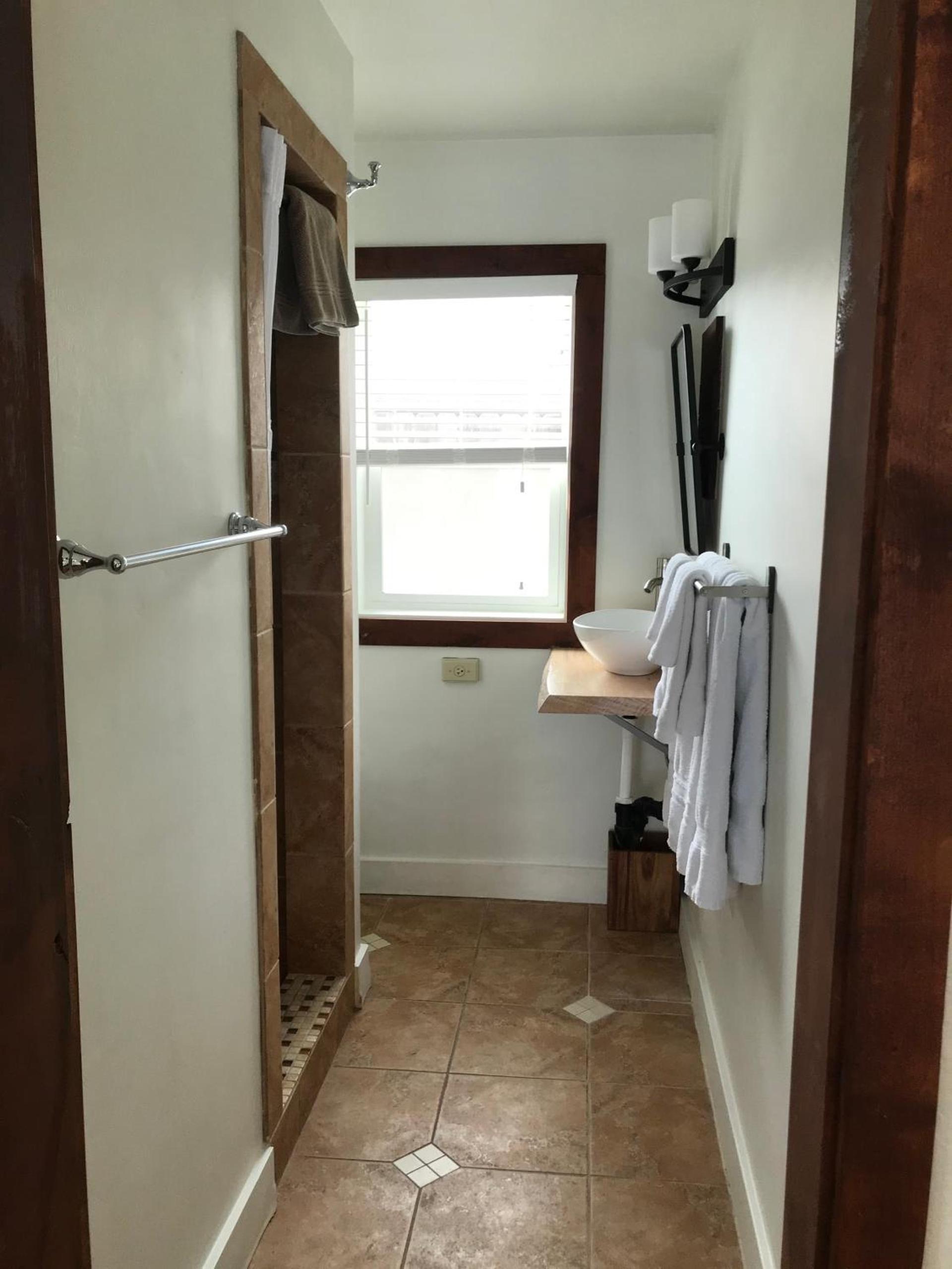 The Stranger Lodge - Pet Friendly photo 31