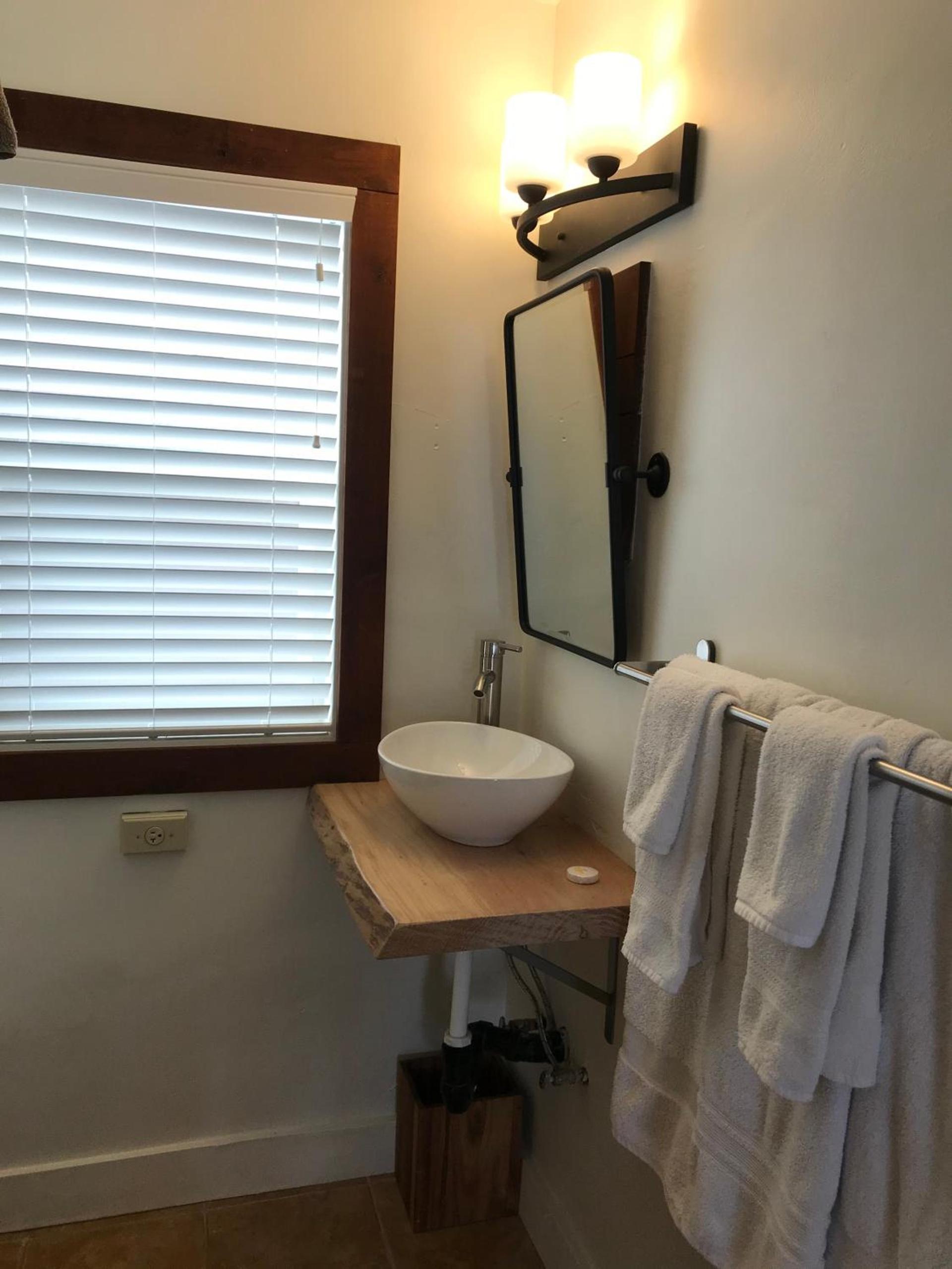 The Stranger Lodge - Pet Friendly photo 27