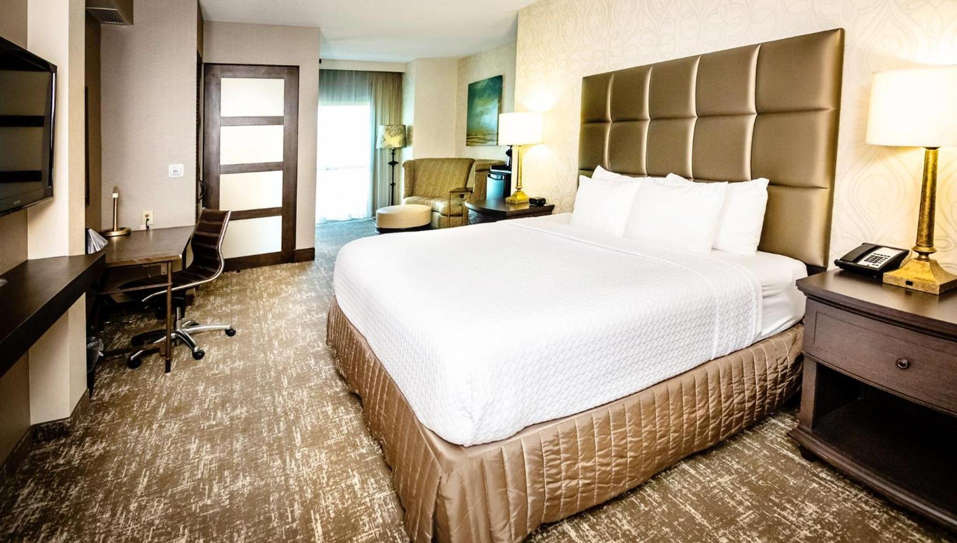 Crowne Plaza Charleston by IHG photo 93