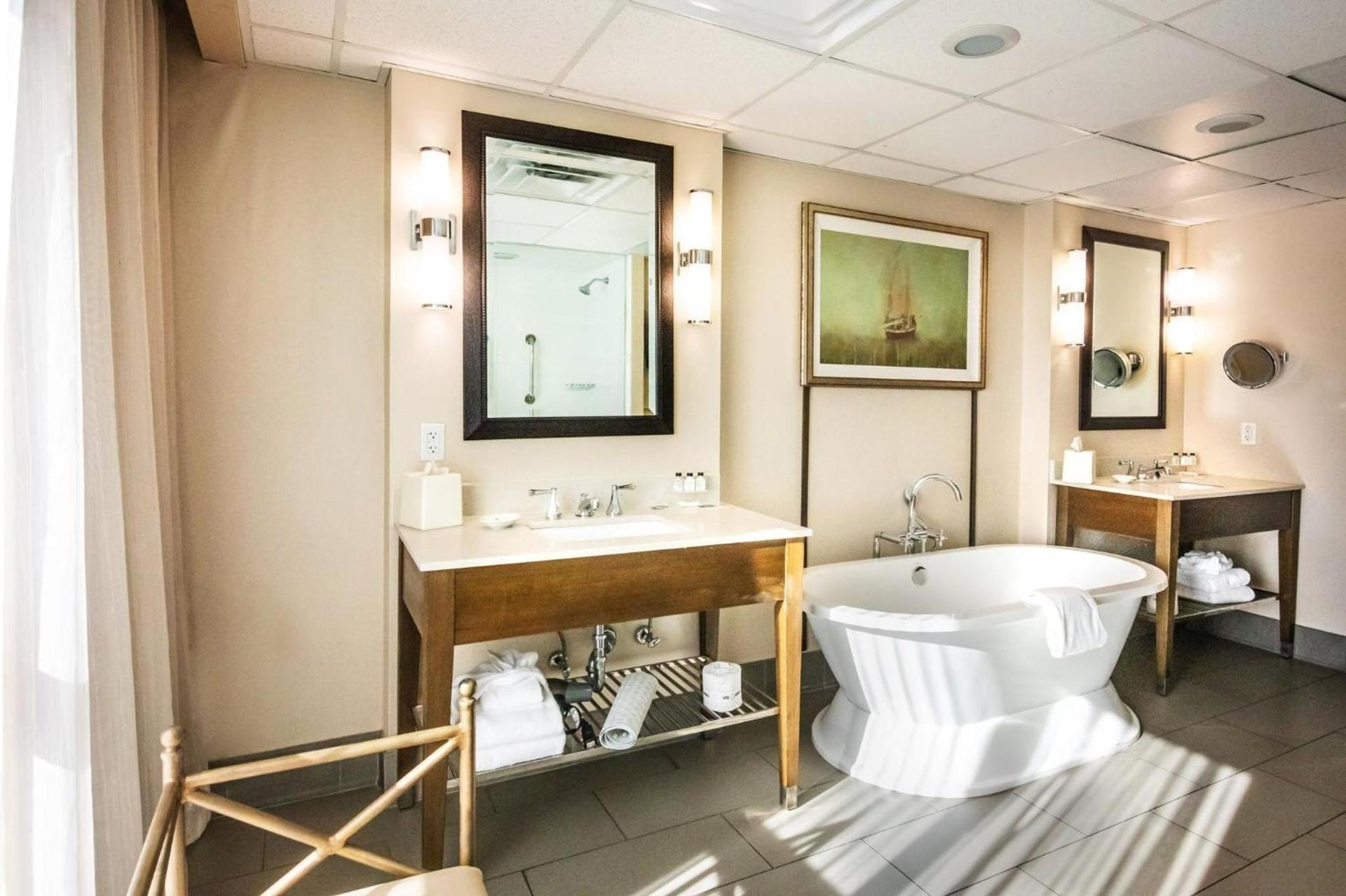 Crowne Plaza Charleston by IHG photo 95