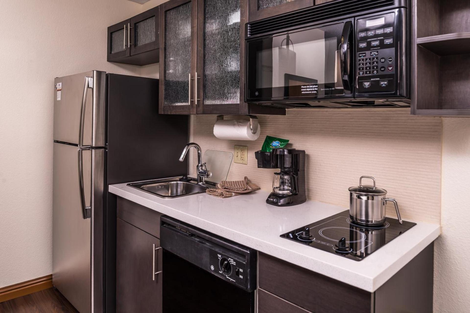 Candlewood Suites - Topeka West by IHG photo 7