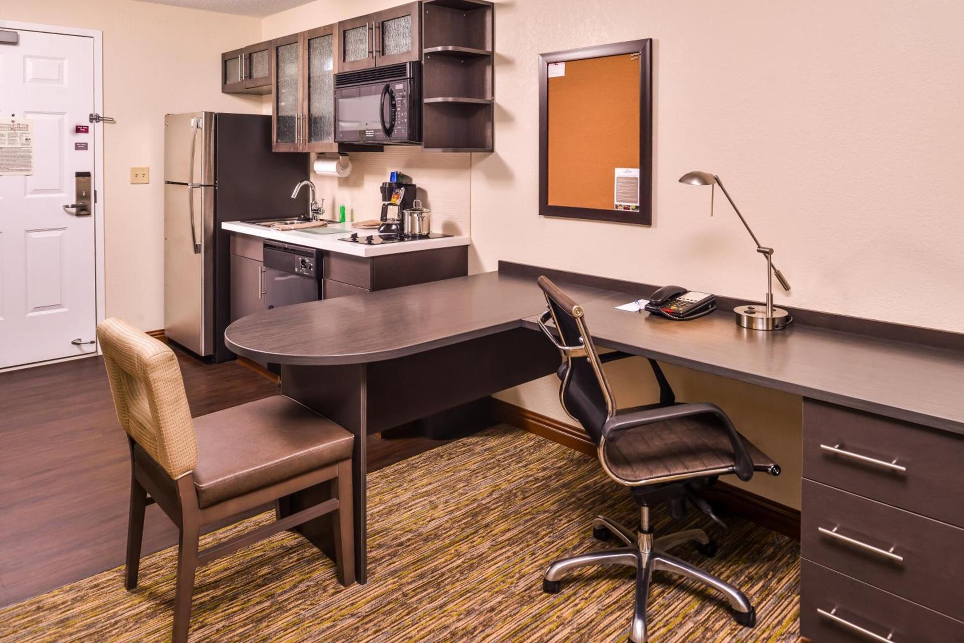 Candlewood Suites - Topeka West by IHG photo 8