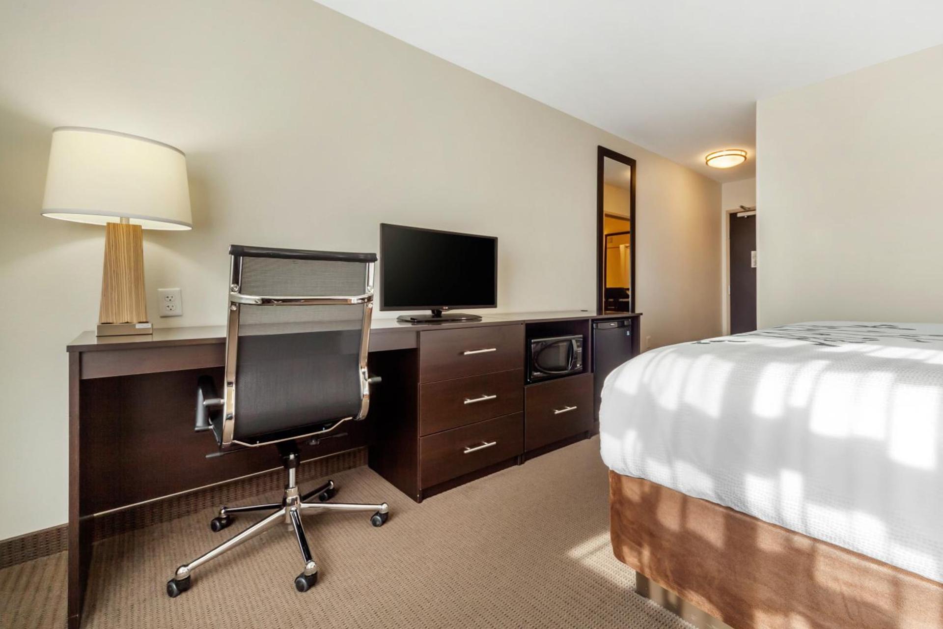 Sleep Inn & Suites Devils Lake photo 3