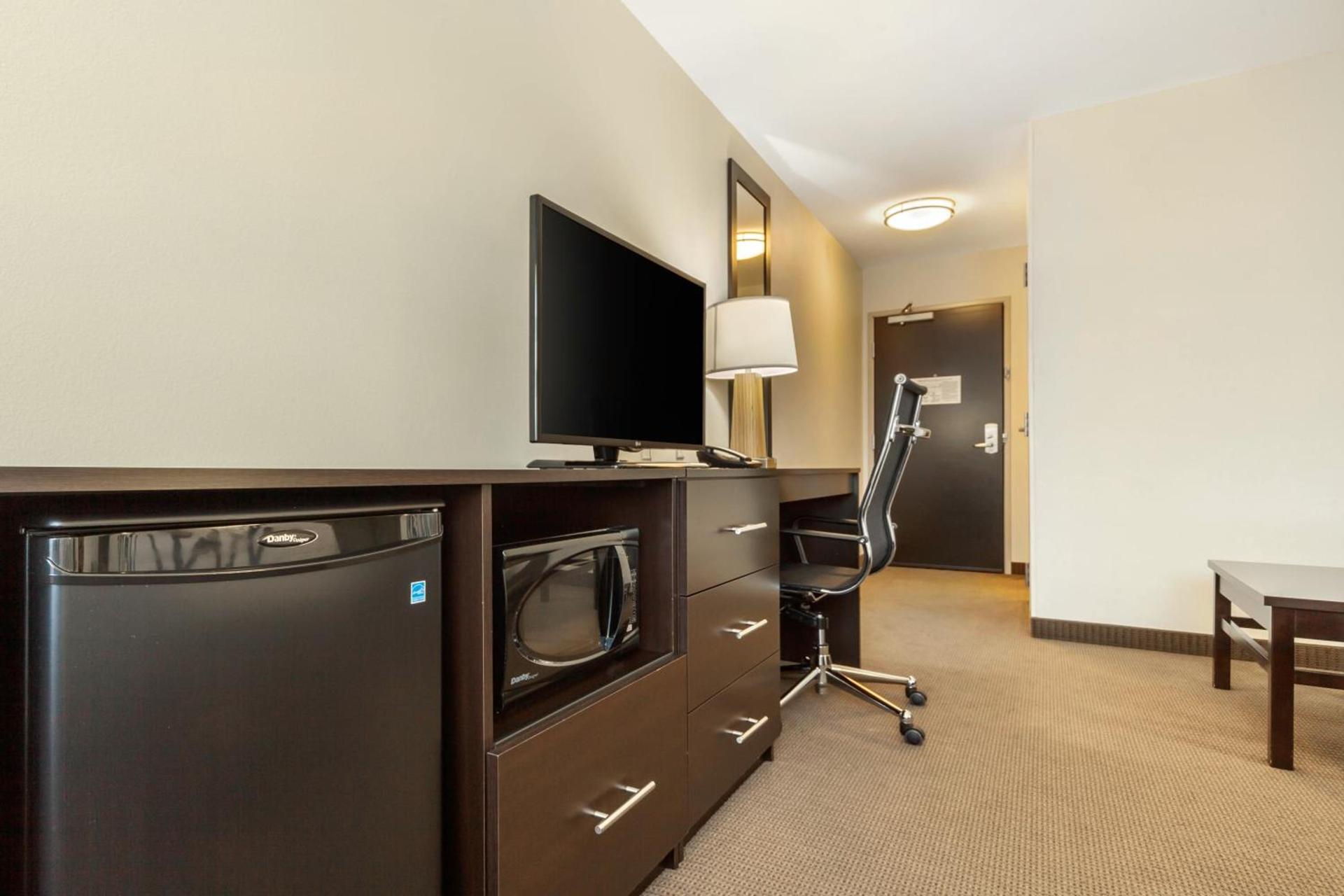 Sleep Inn & Suites Devils Lake photo 23