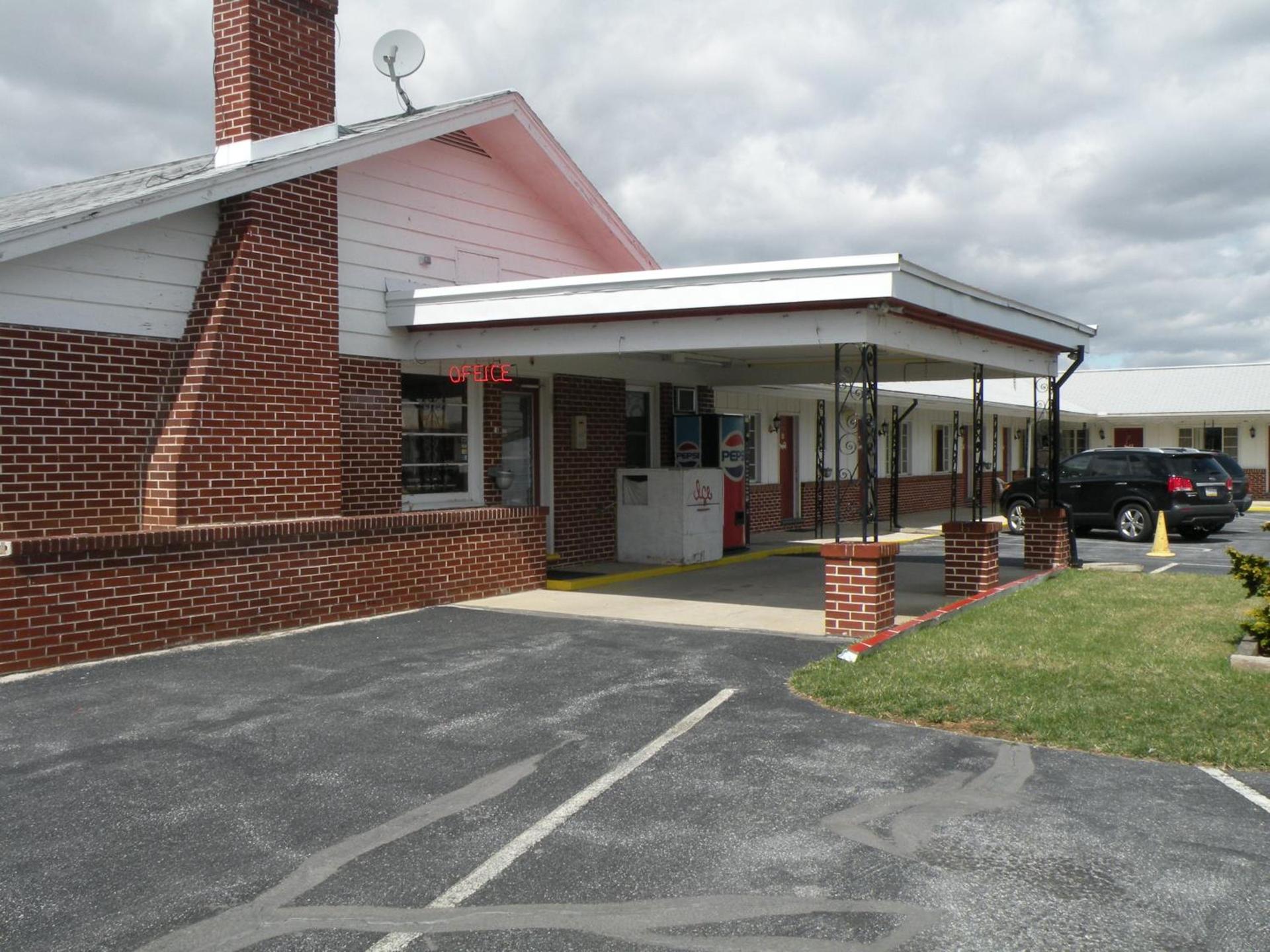 Scottish Inns Fayetteville photo 1