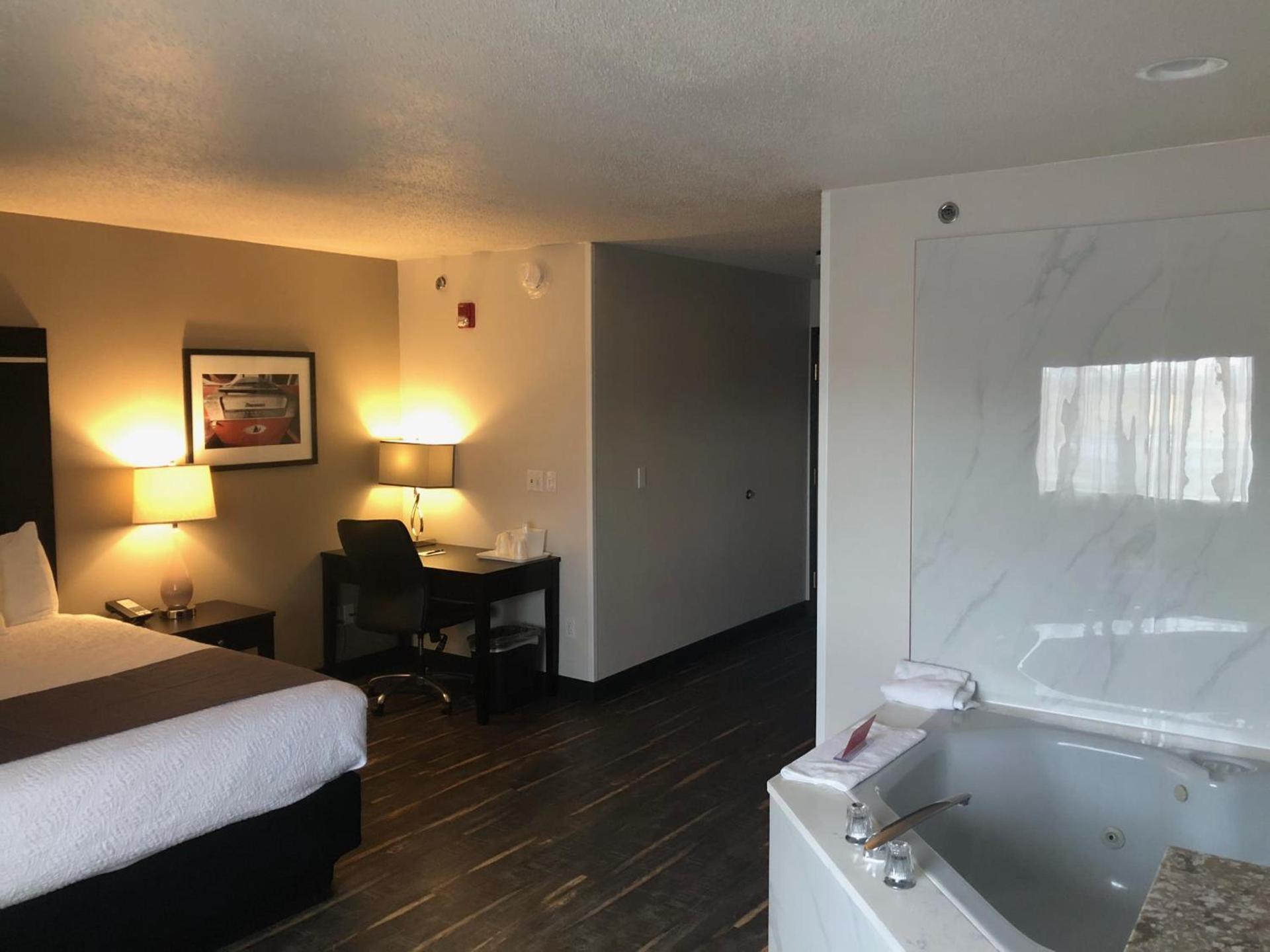 Ten Pin Inn & Suites photo 39
