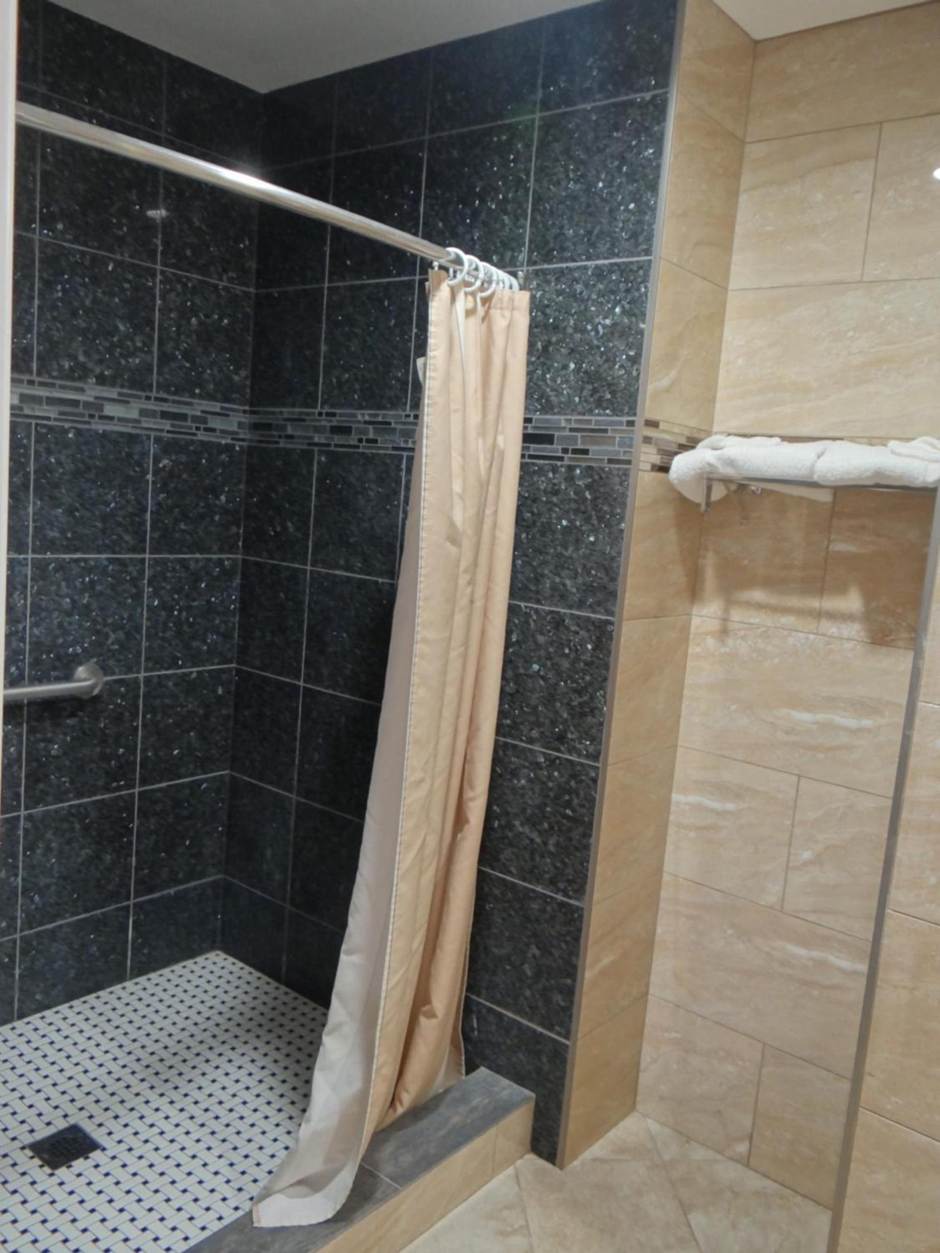 Rodeway Inn Cypress - Buena Park photo 31