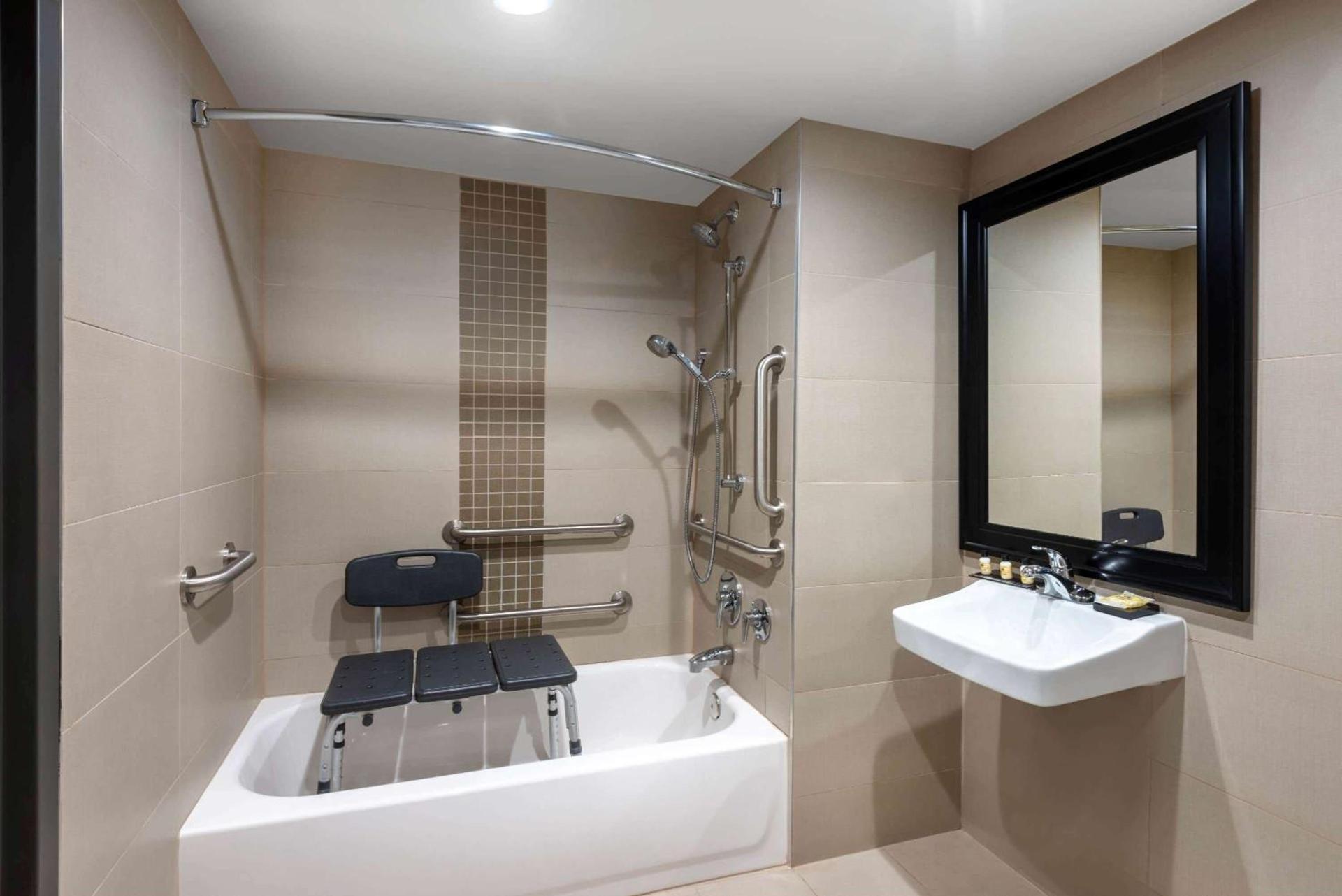 Wyndham Lancaster Resort and Convention Center photo 40