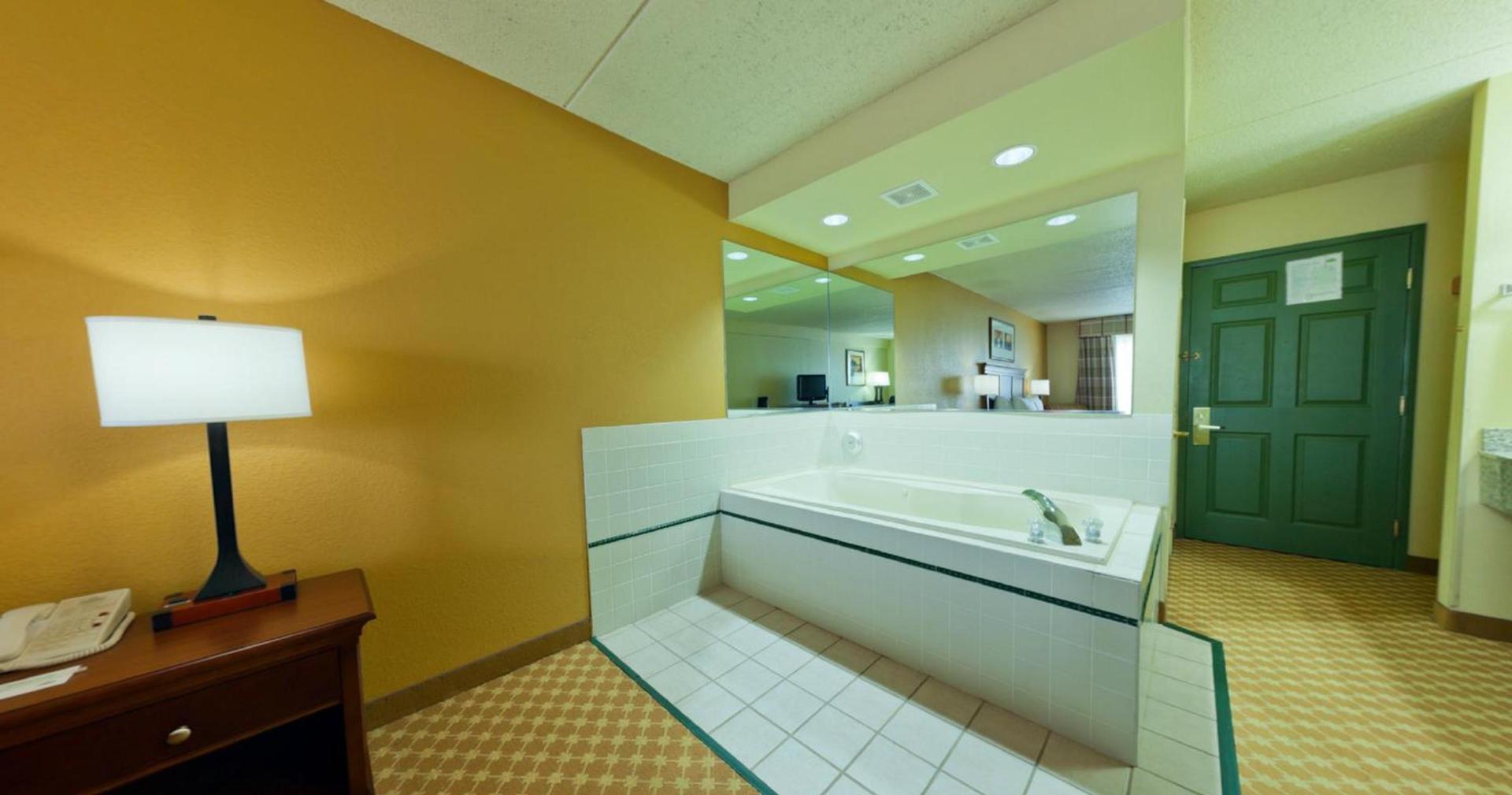Country Inn & Suites by Radisson, Kalamazoo, MI photo 63