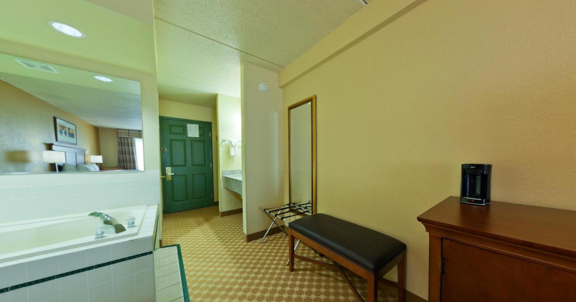 Country Inn & Suites by Radisson, Kalamazoo, MI photo 65